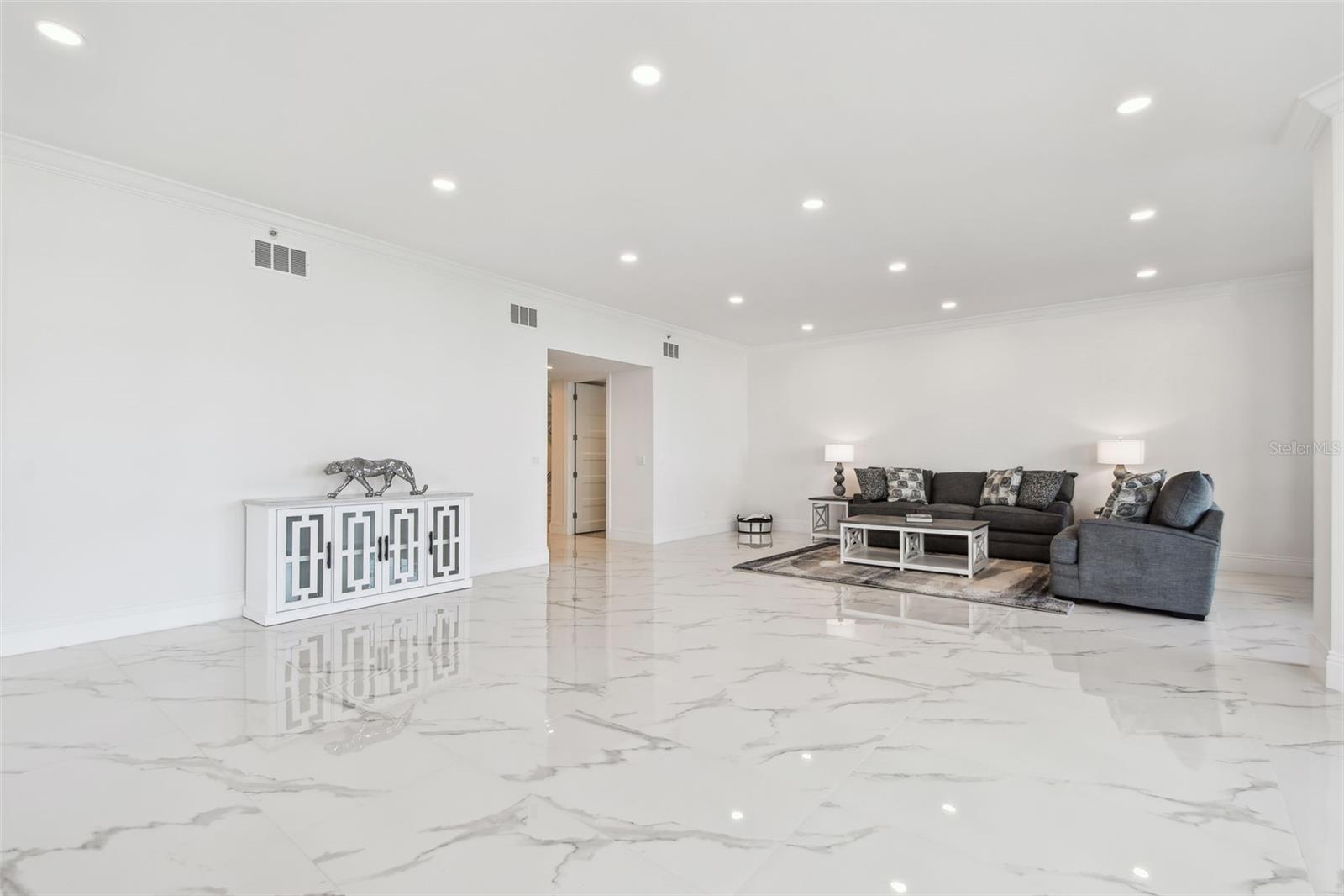 Image 9 of 100 For 1560 Gulf Boulevard 306