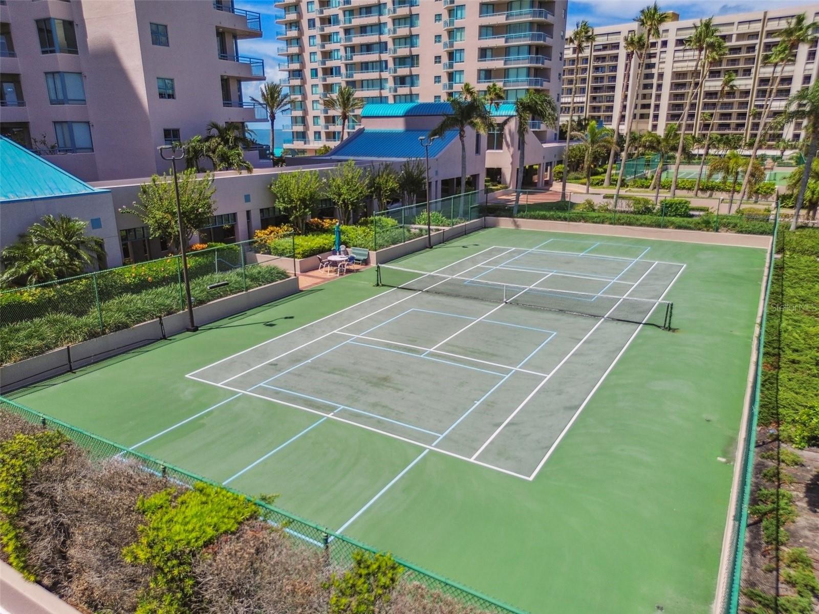 Image 94 of 100 For 1560 Gulf Boulevard 306