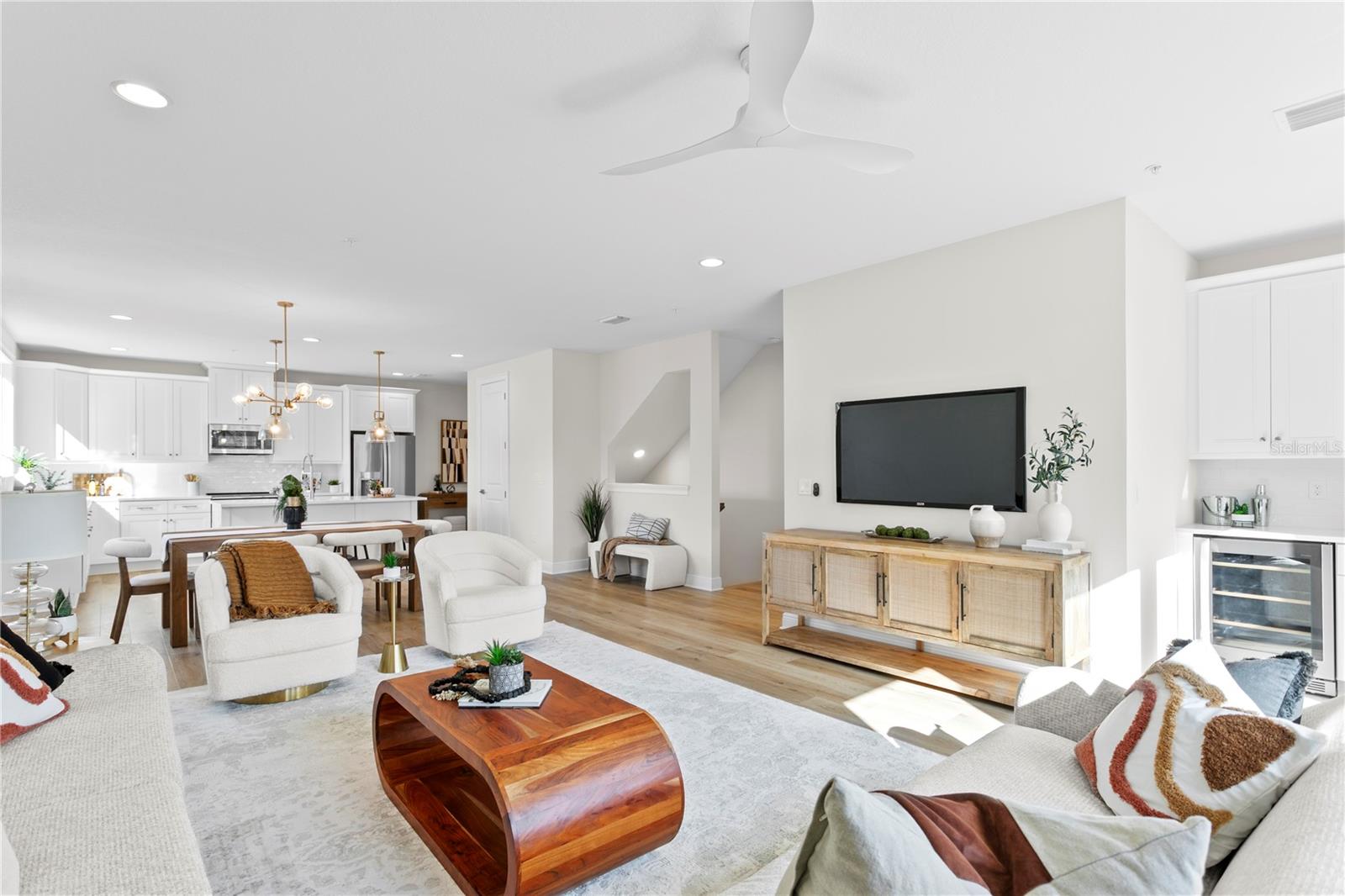 Image 17 of 40 For 208 Frances Avenue 3