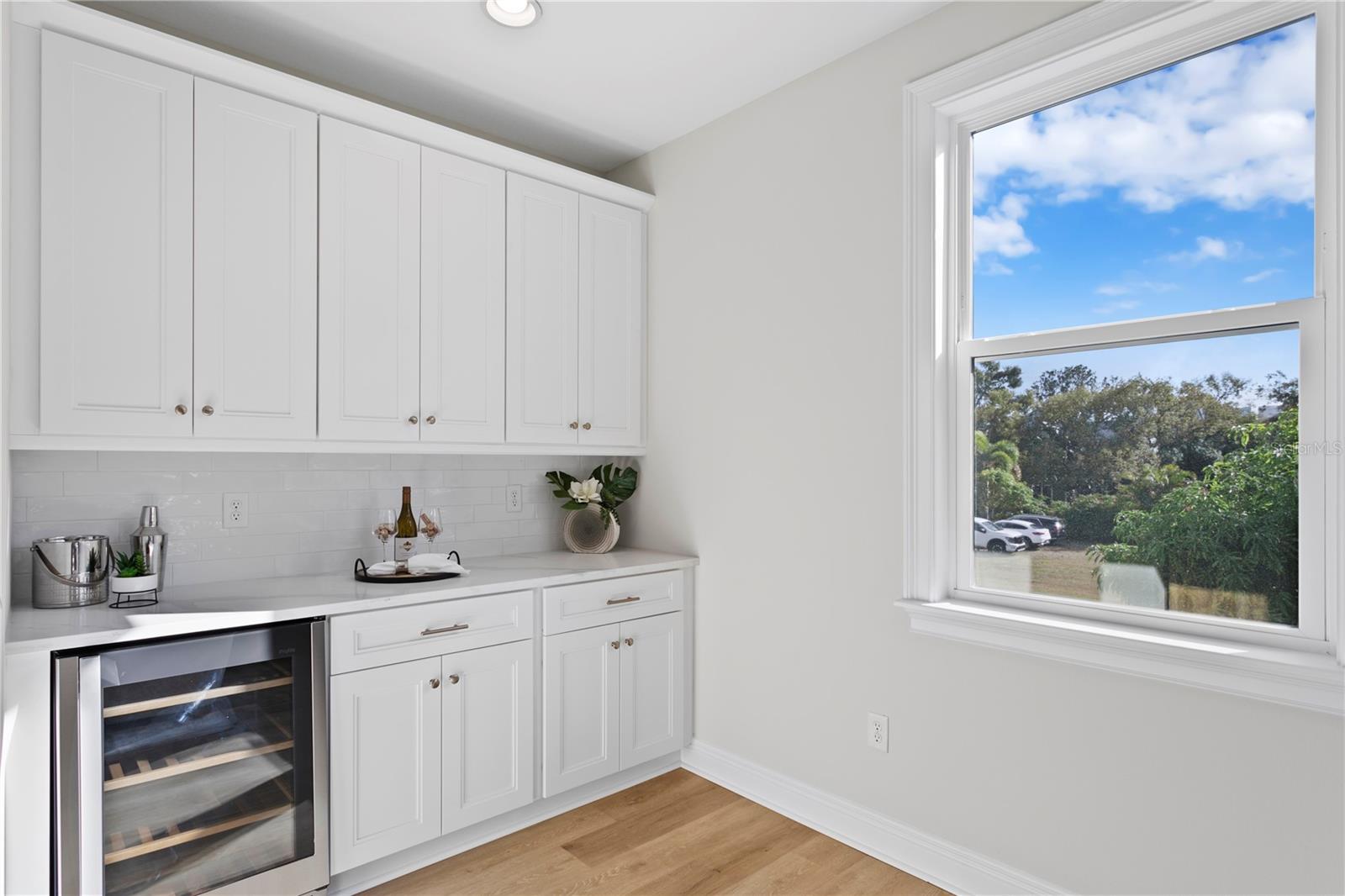 Image 19 of 40 For 208 Frances Avenue 3