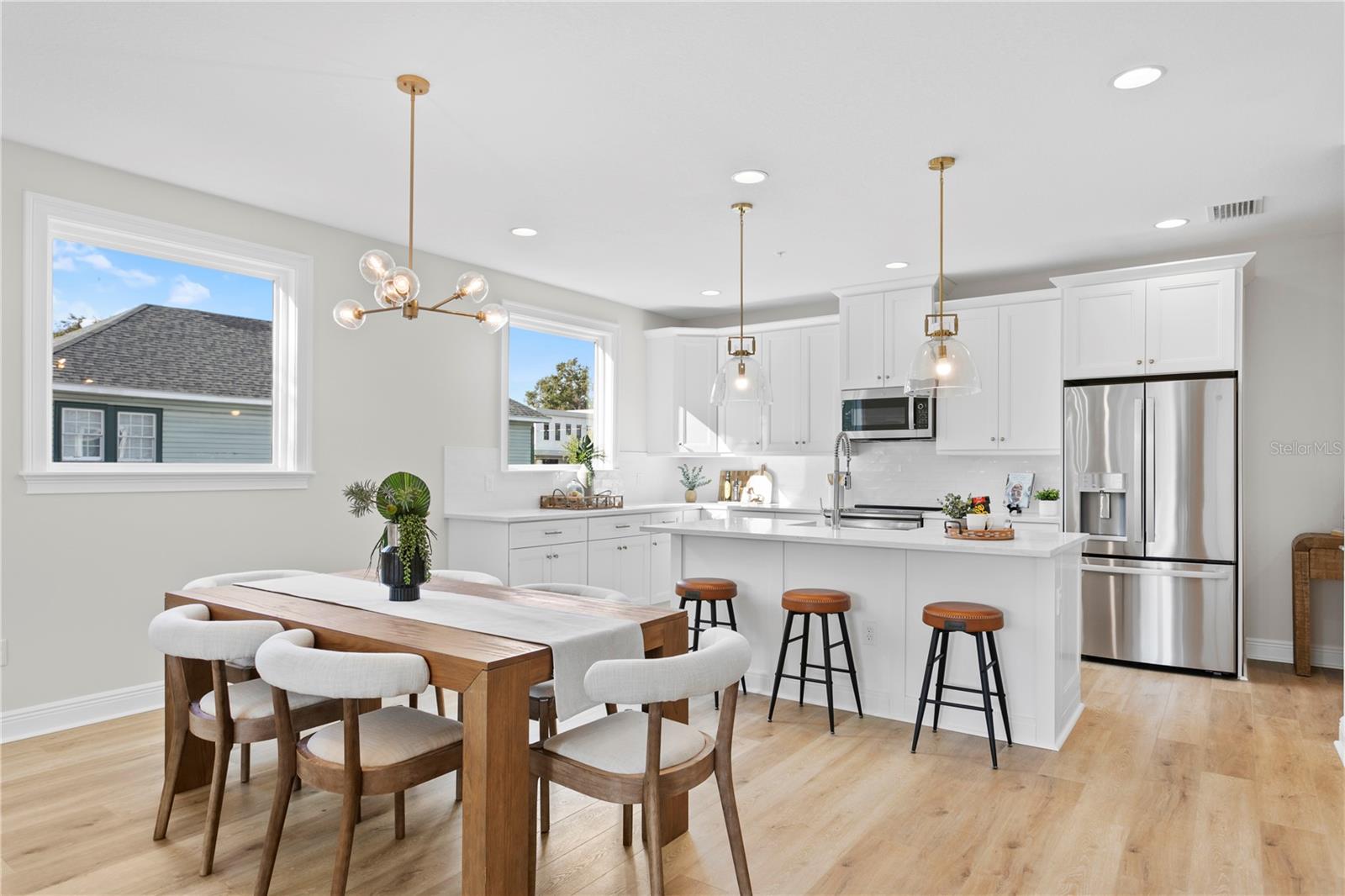 Image 22 of 40 For 208 Frances Avenue 3