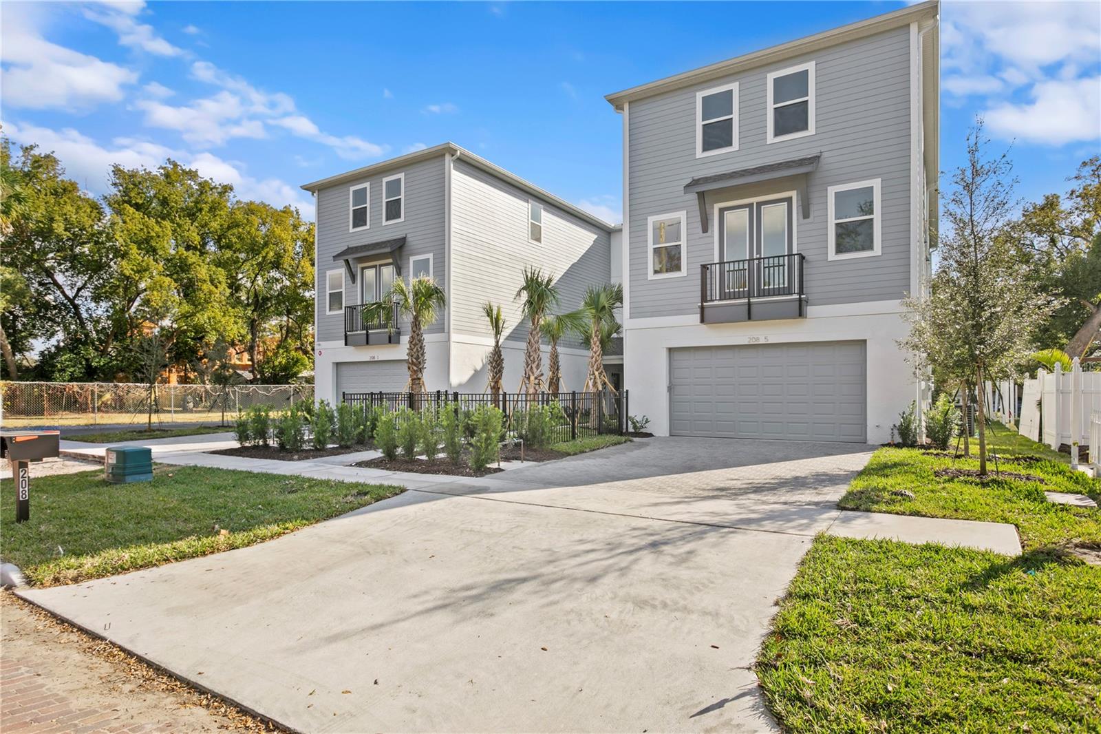 Image 3 of 40 For 208 Frances Avenue 3