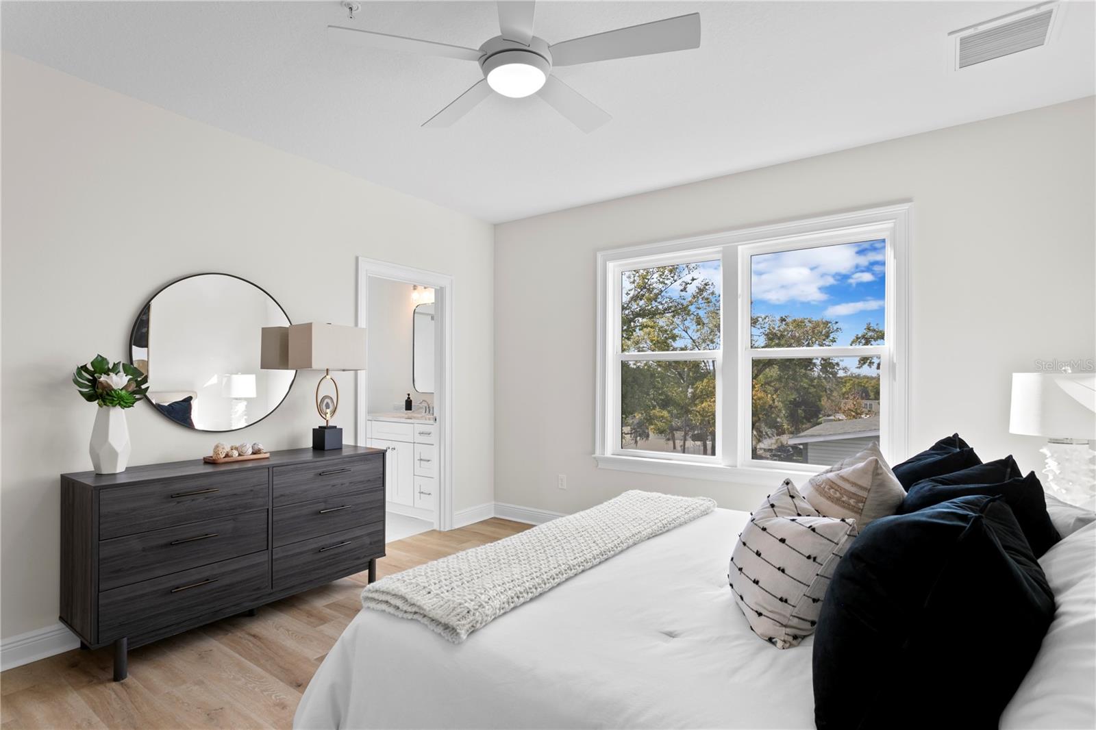 Image 33 of 40 For 208 Frances Avenue 3