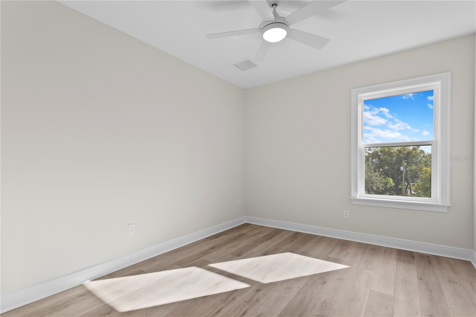 Image 36 of 40 For 208 Frances Avenue 3