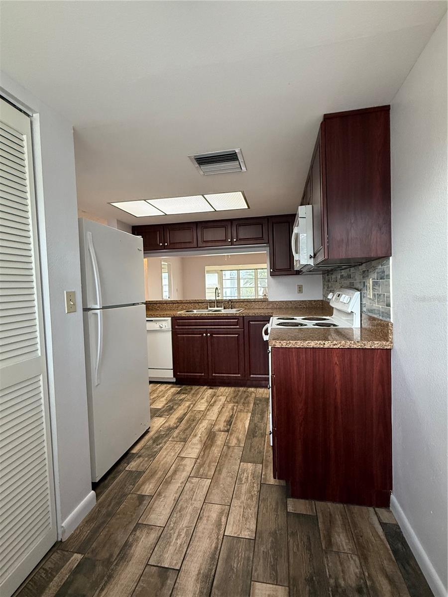Listing photo id 10 for 3411 Teeside Drive