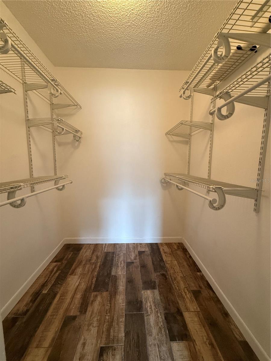 Listing photo id 13 for 3411 Teeside Drive