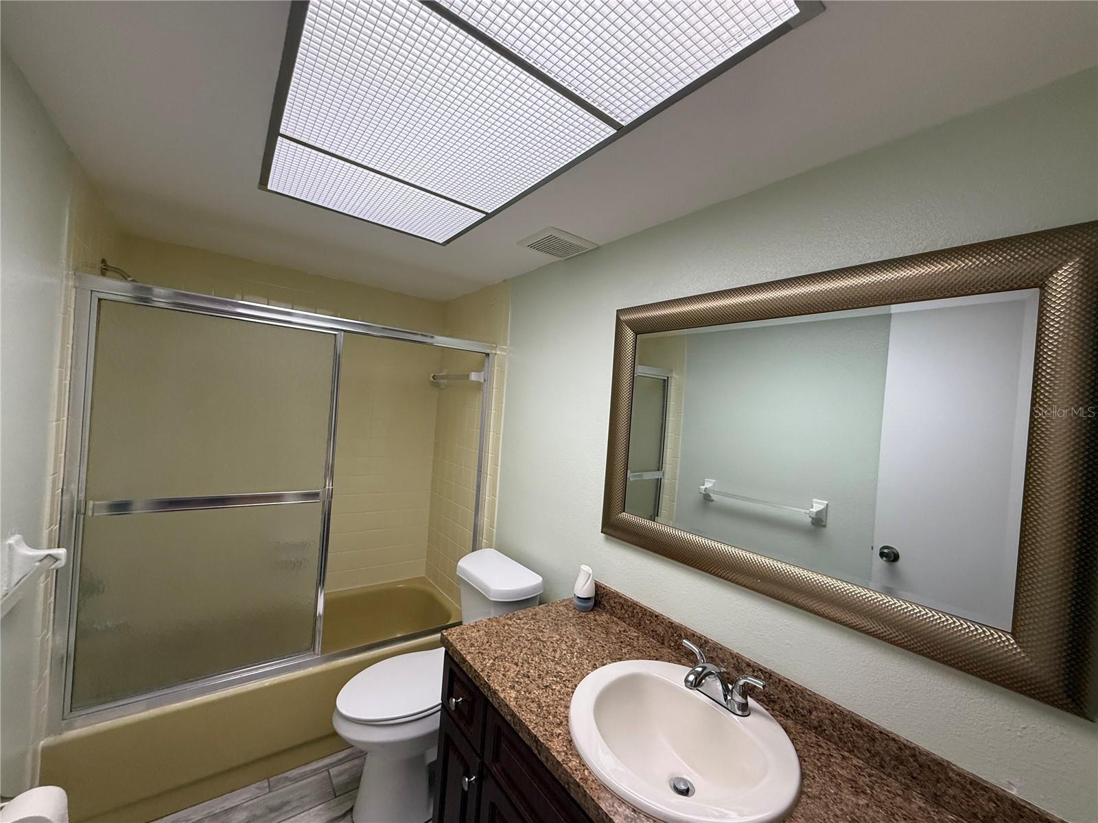 Listing photo id 17 for 3411 Teeside Drive