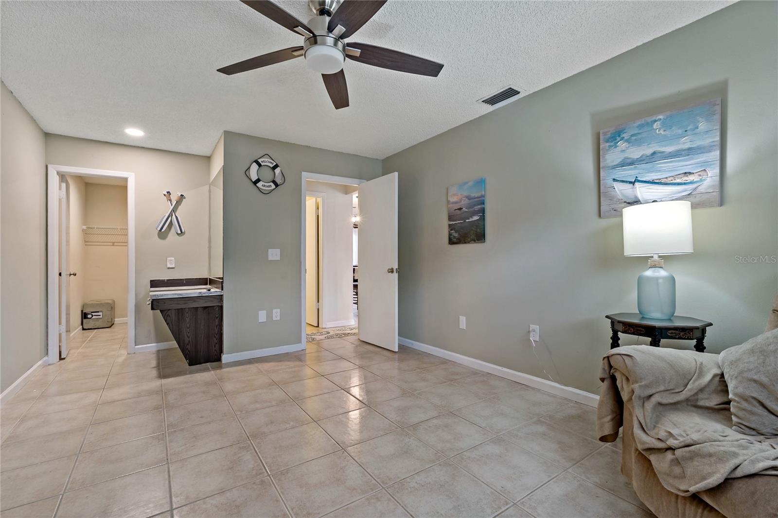Image 16 of 27 For 5036 Glenhurst Lane