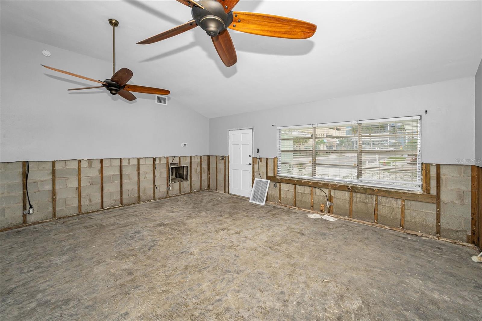 Image 7 of 60 For 94 Devon Drive
