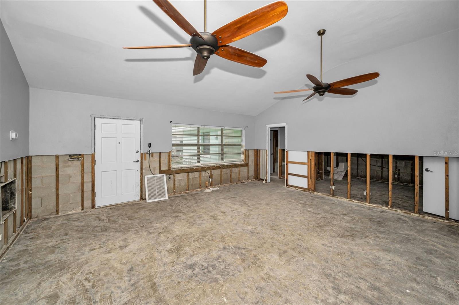 Image 8 of 60 For 94 Devon Drive