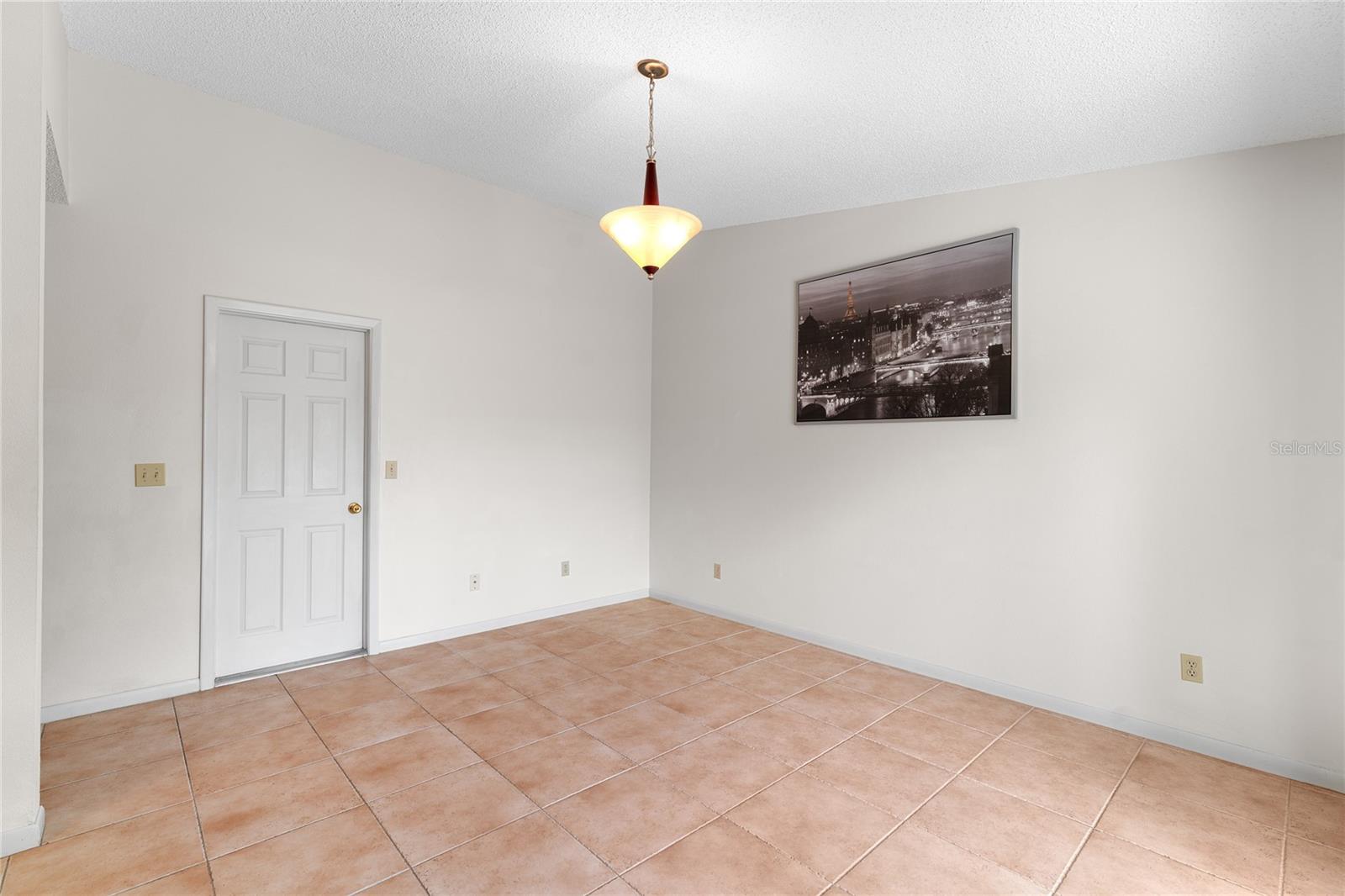 Listing photo id 9 for 9812 Pawnee Avenue