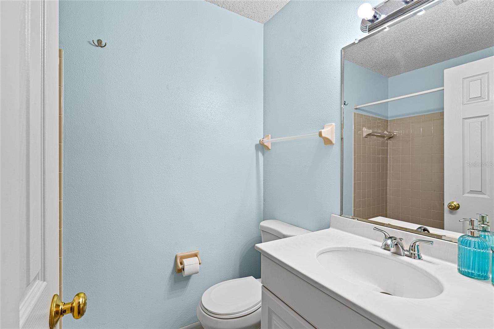 Listing photo id 15 for 9812 Pawnee Avenue