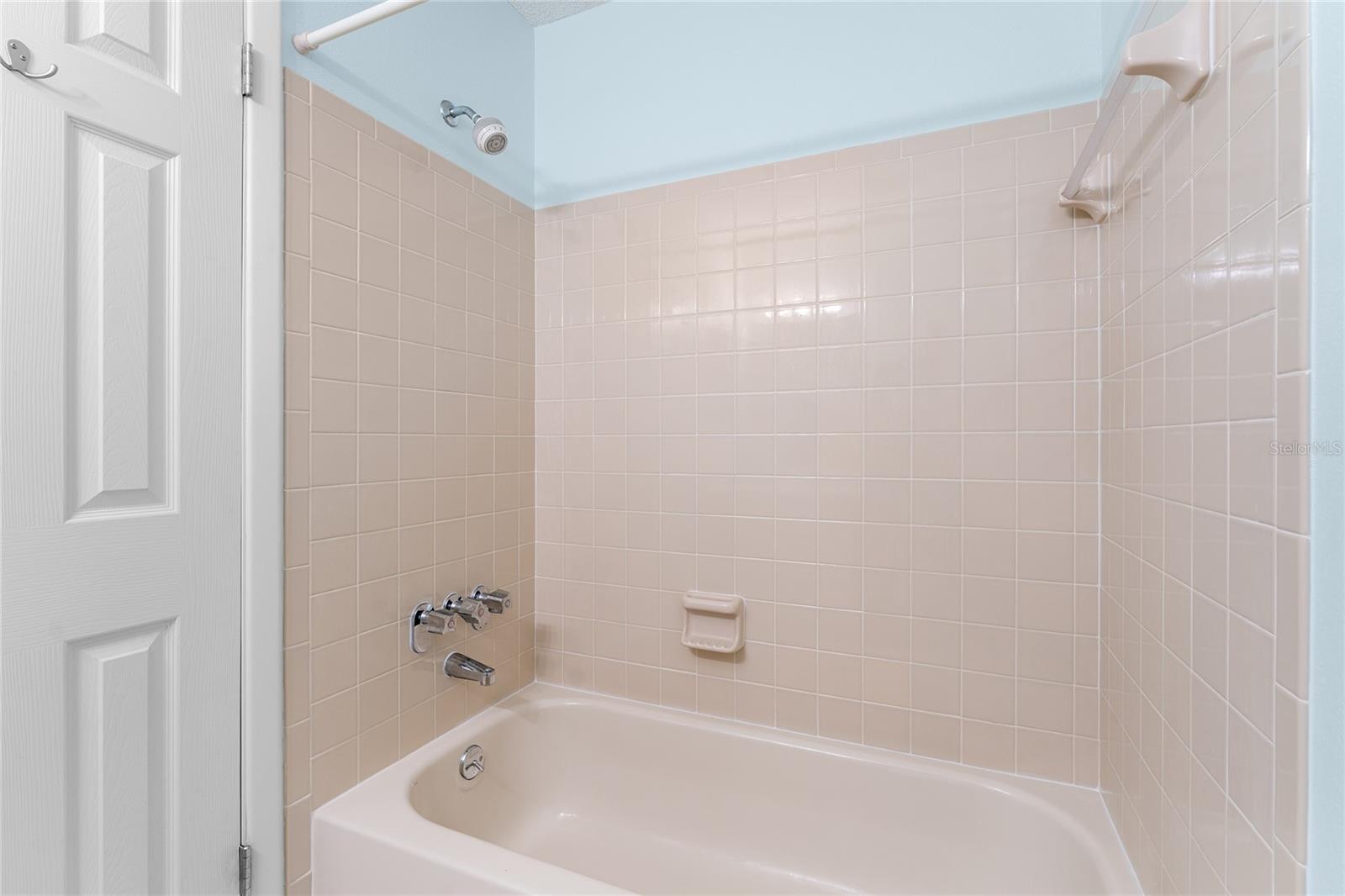 Listing photo id 16 for 9812 Pawnee Avenue