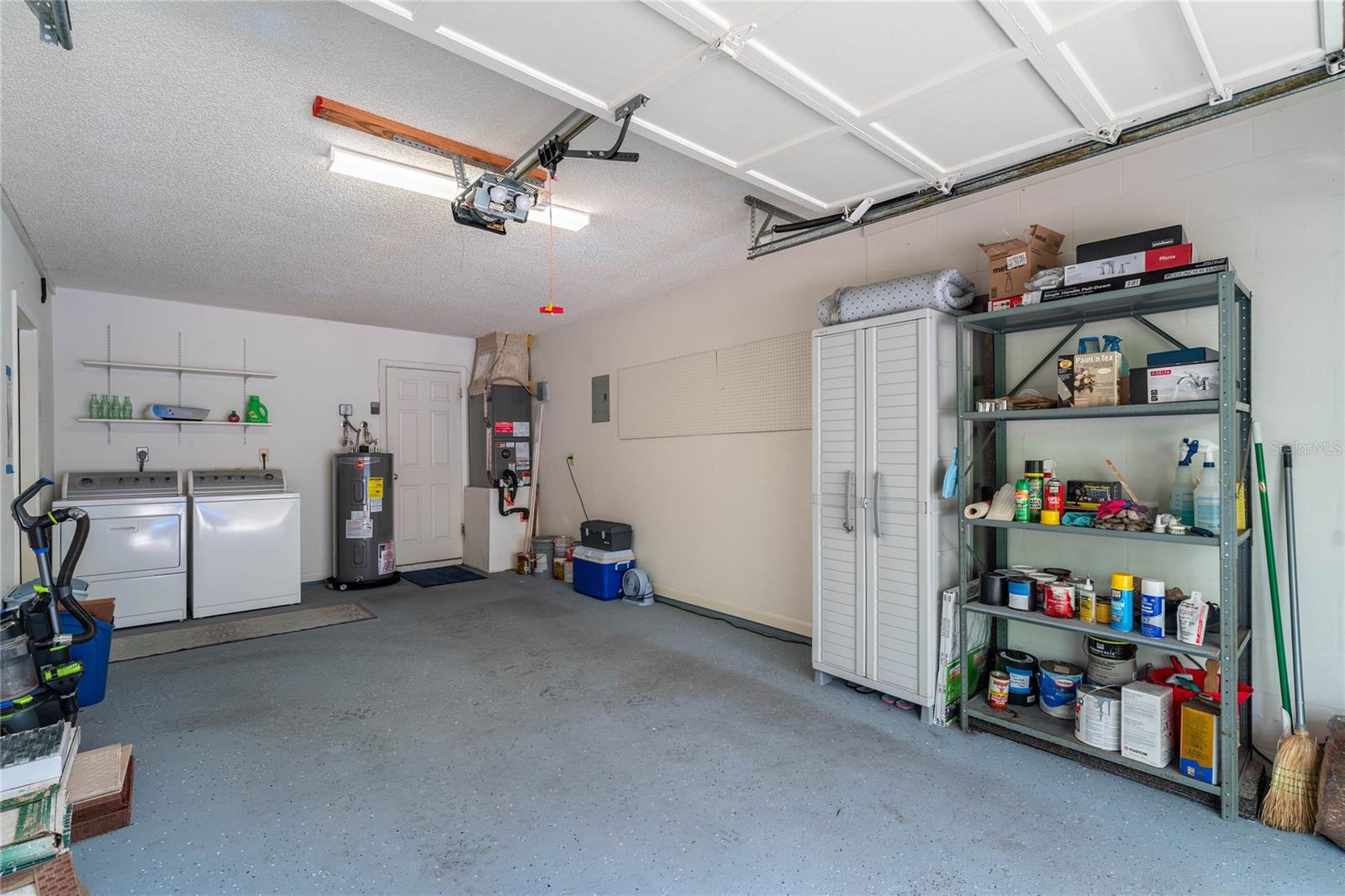 Listing photo id 17 for 9812 Pawnee Avenue