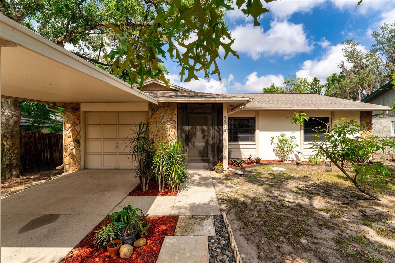 Listing photo id 4 for 9812 Pawnee Avenue