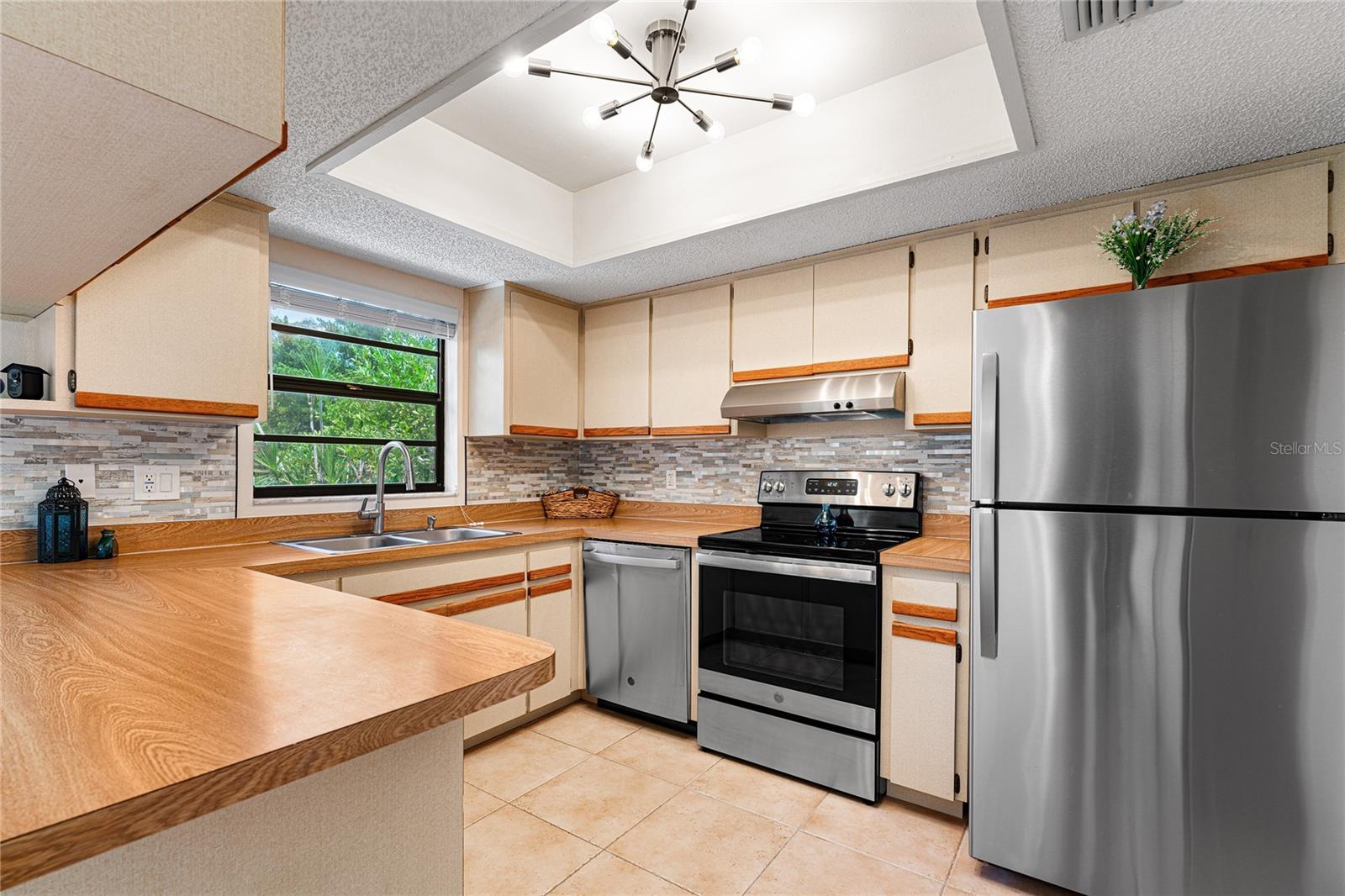 Listing photo id 7 for 9812 Pawnee Avenue