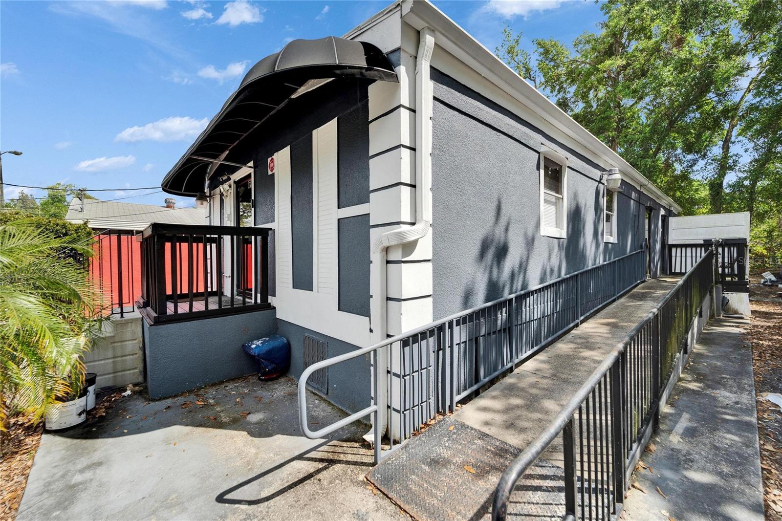 Image 40 of 76 For 126 Ridgewood Avenue