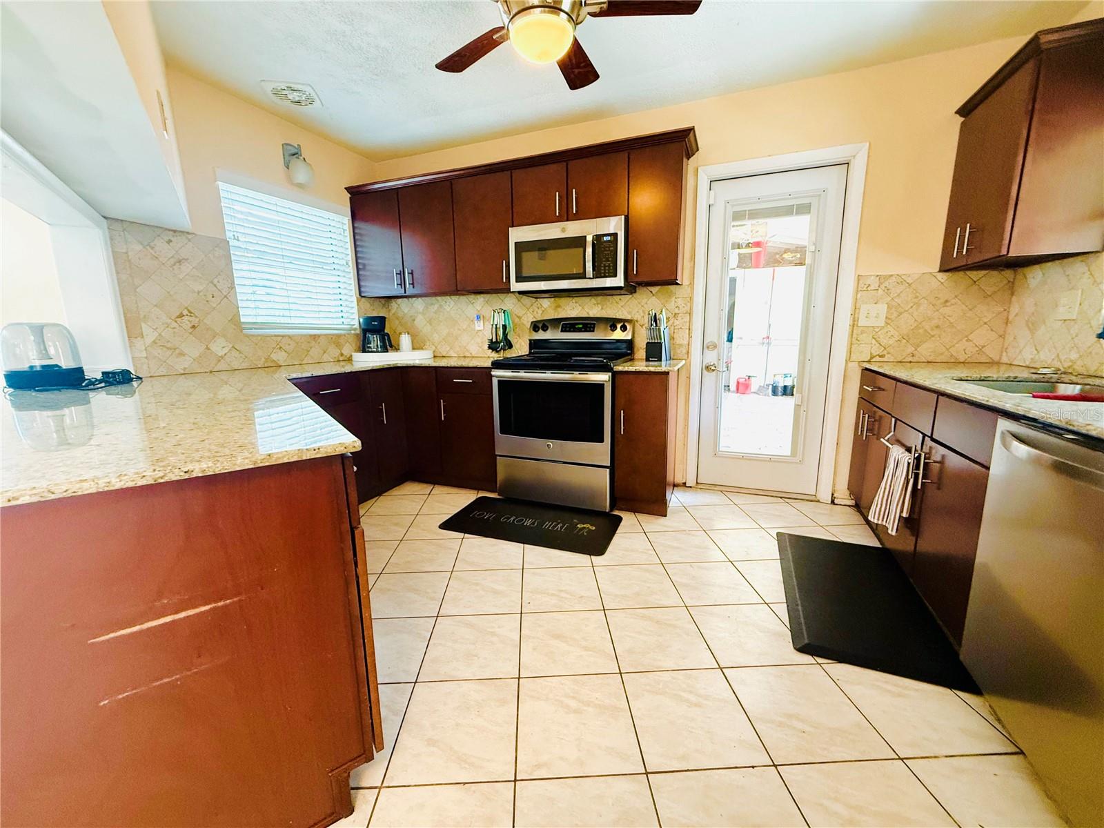 Listing photo id 8 for 6429 Gulfport Blvd. South Boulevard