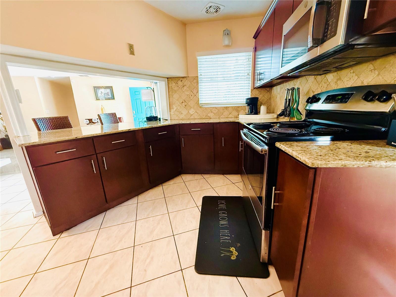 Listing photo id 9 for 6429 Gulfport Blvd. South Boulevard