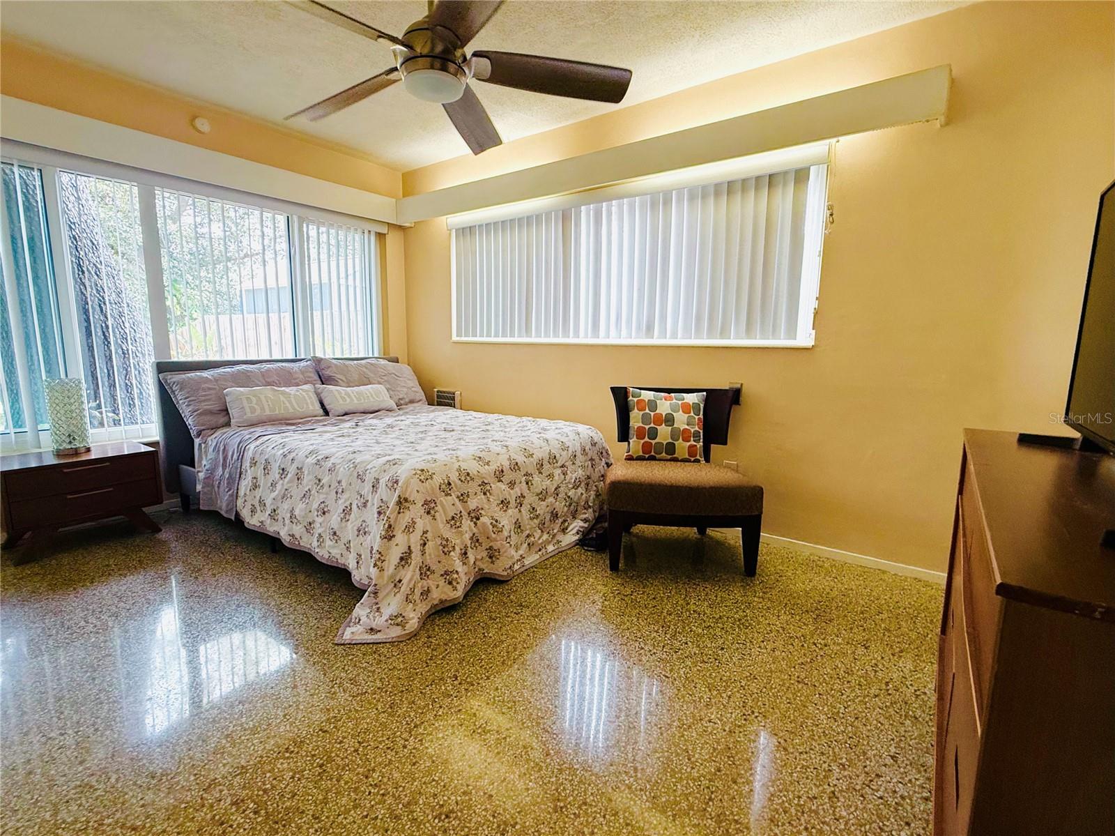Listing photo id 10 for 6429 Gulfport Blvd. South Boulevard