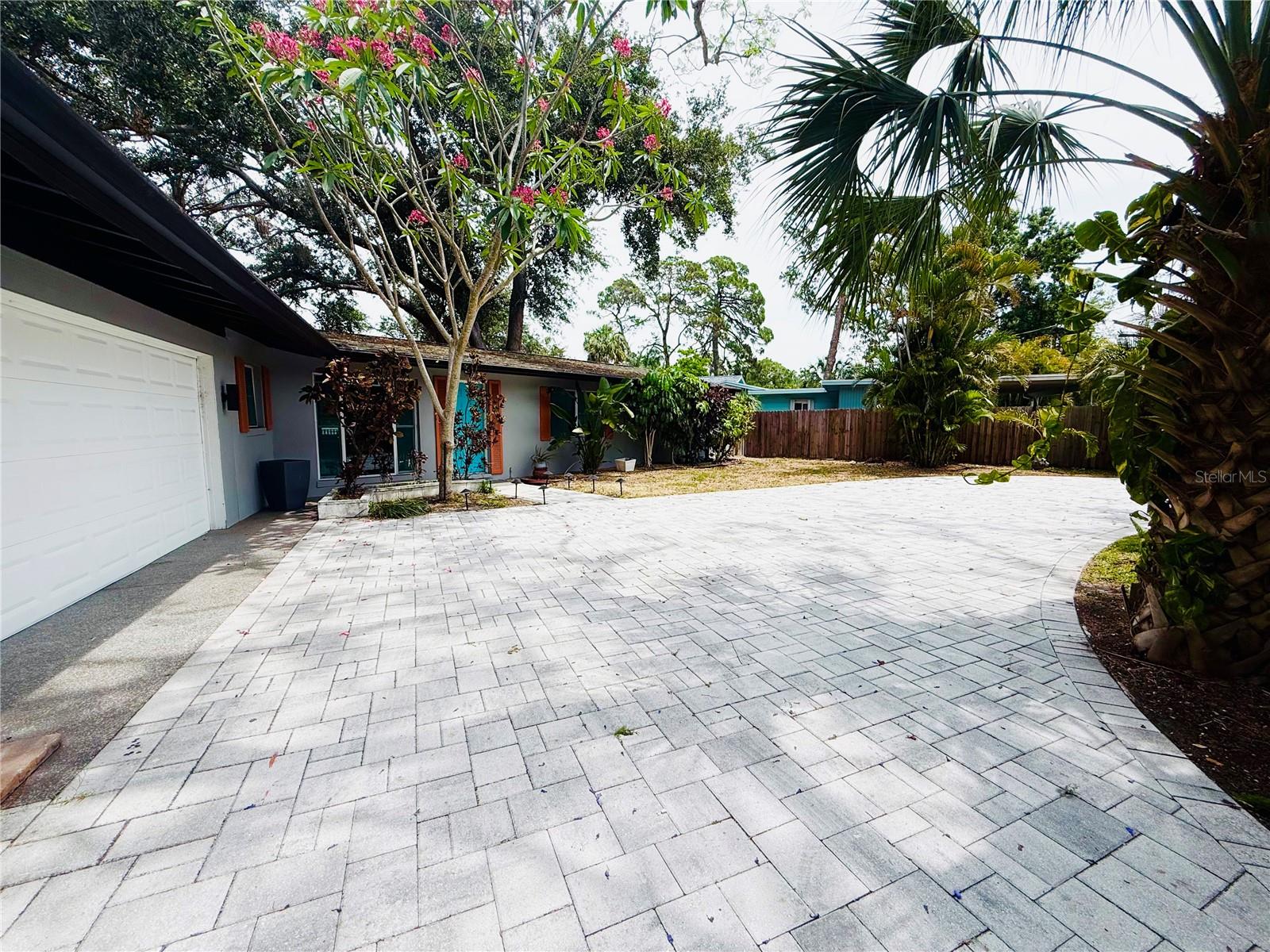 Listing photo id 1 for 6429 Gulfport Blvd. South Boulevard