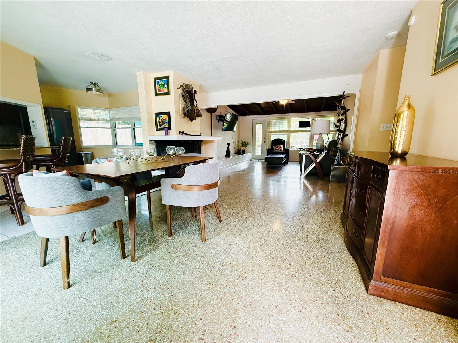 Listing photo id 2 for 6429 Gulfport Blvd. South Boulevard