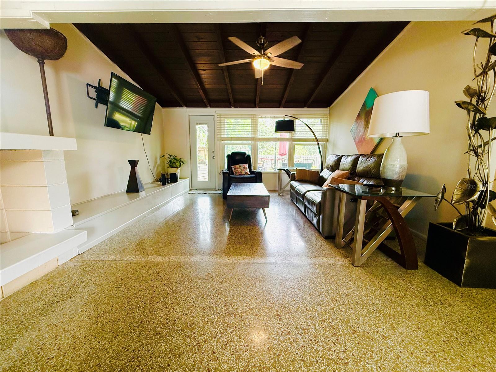Listing photo id 5 for 6429 Gulfport Blvd. South Boulevard