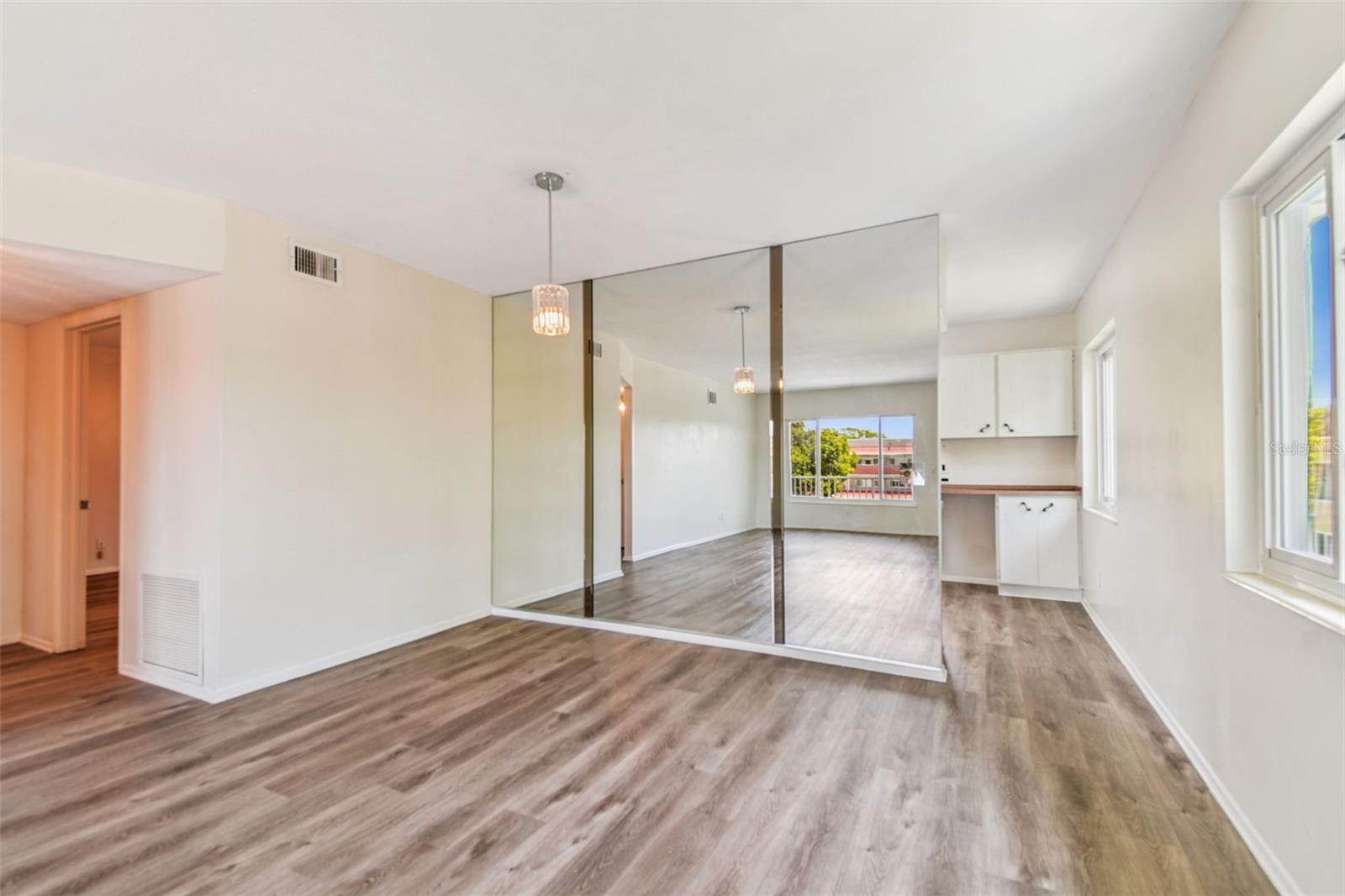 Image 13 of 55 For 2071 Australia Way W 59
