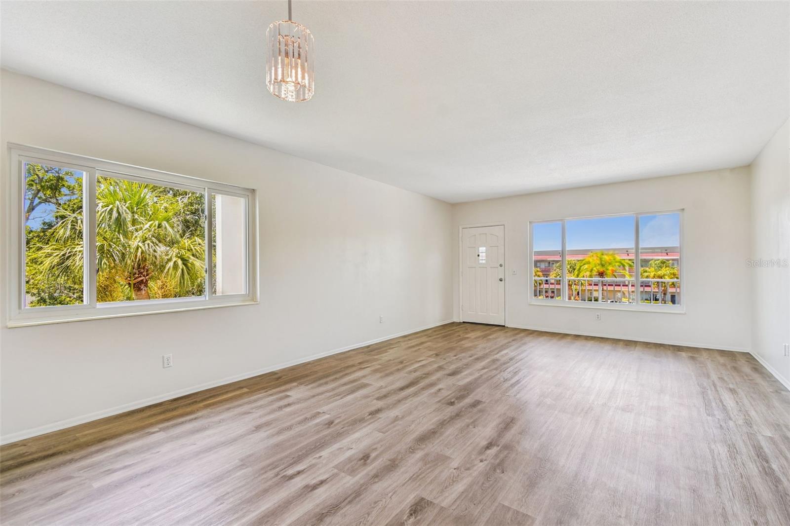 Image 14 of 55 For 2071 Australia Way W 59