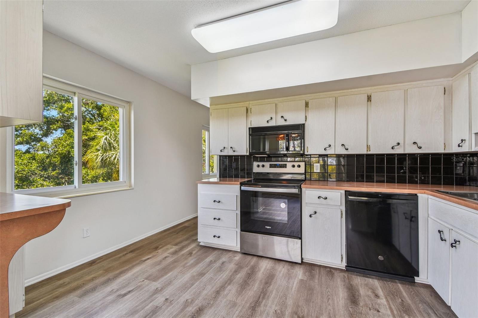 Image 15 of 55 For 2071 Australia Way W 59