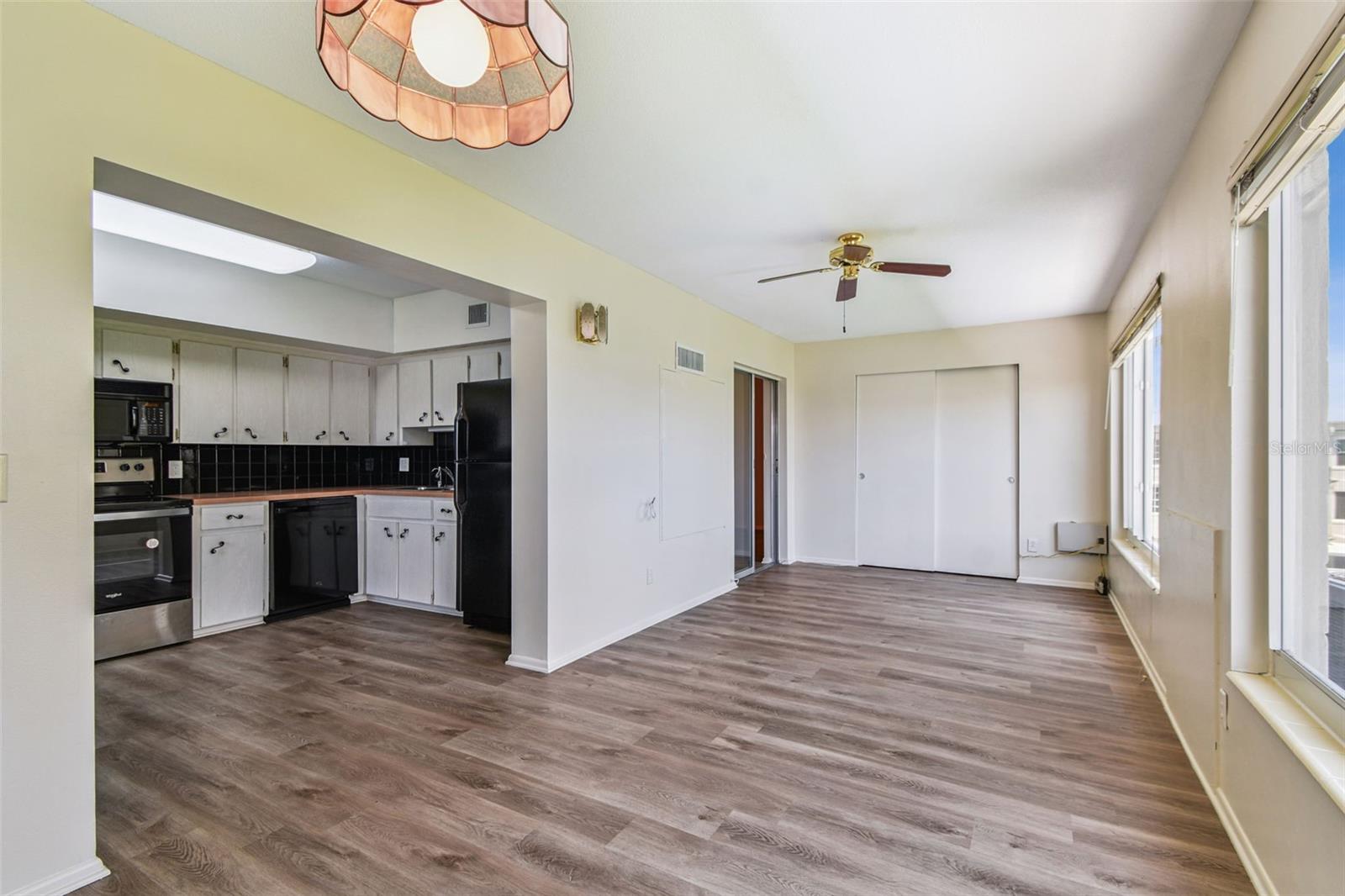 Image 16 of 55 For 2071 Australia Way W 59