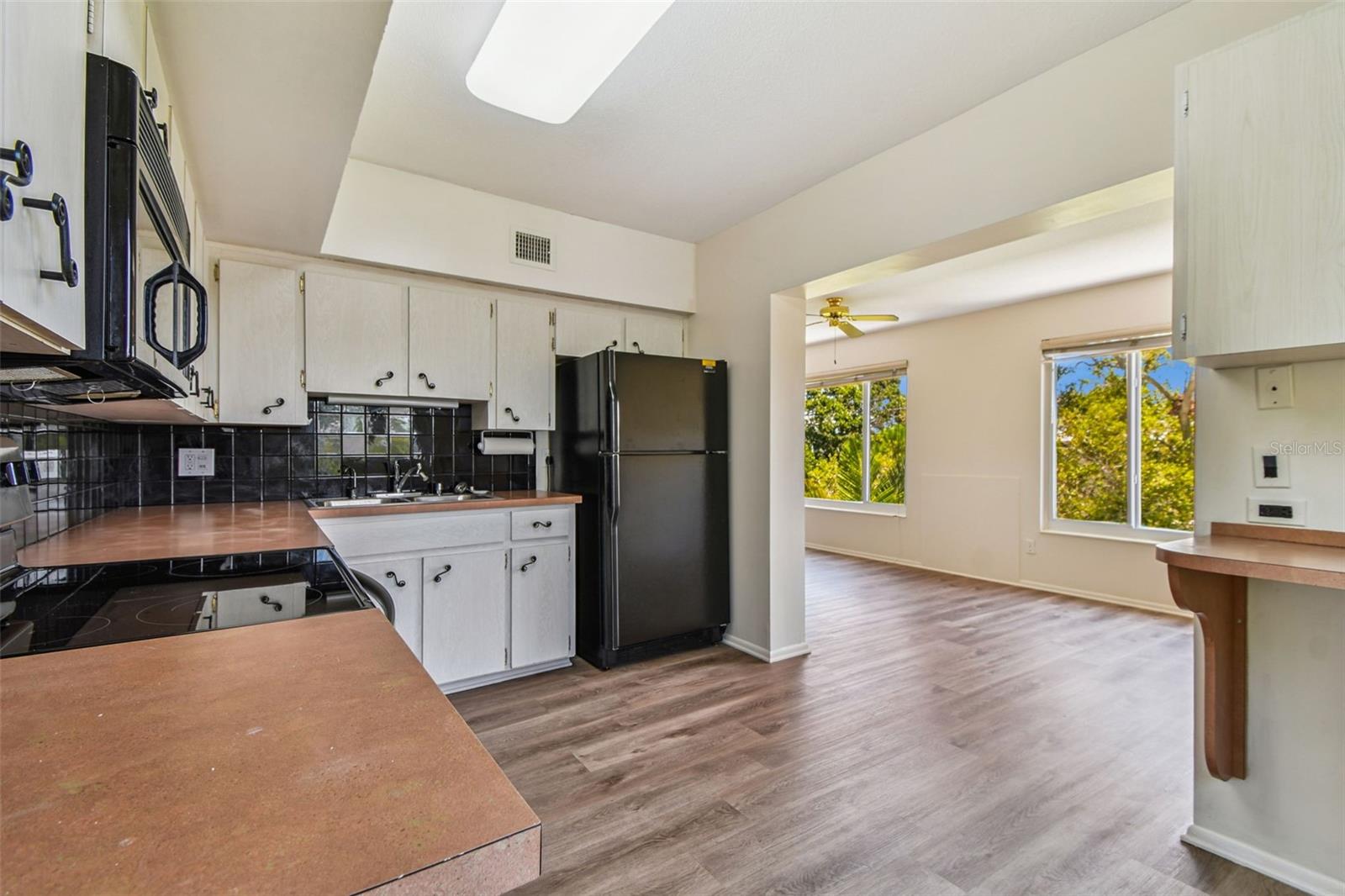 Image 18 of 55 For 2071 Australia Way W 59