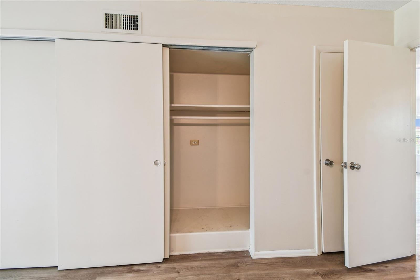 Image 40 of 55 For 2071 Australia Way W 59
