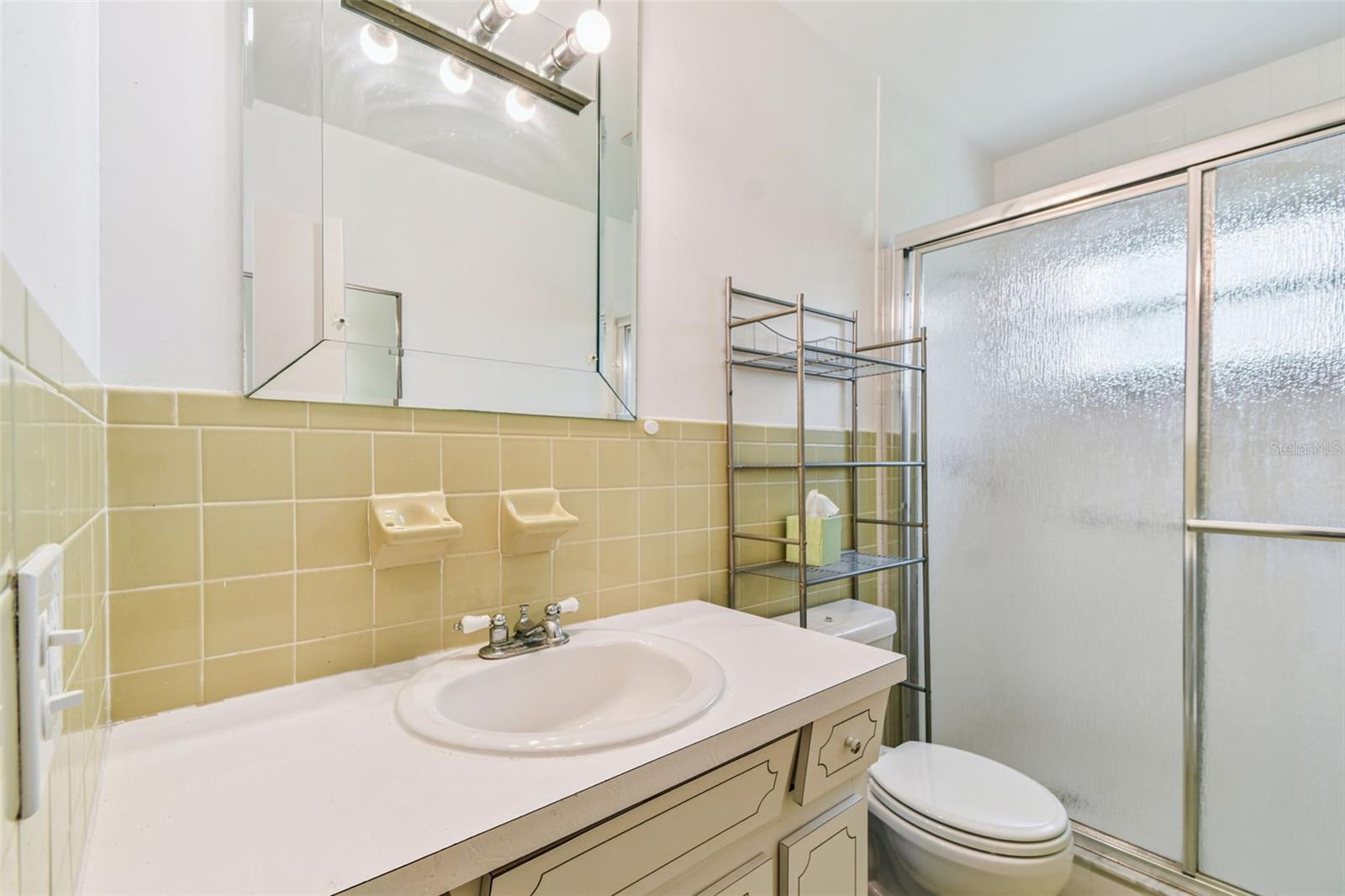 Image 42 of 55 For 2071 Australia Way W 59
