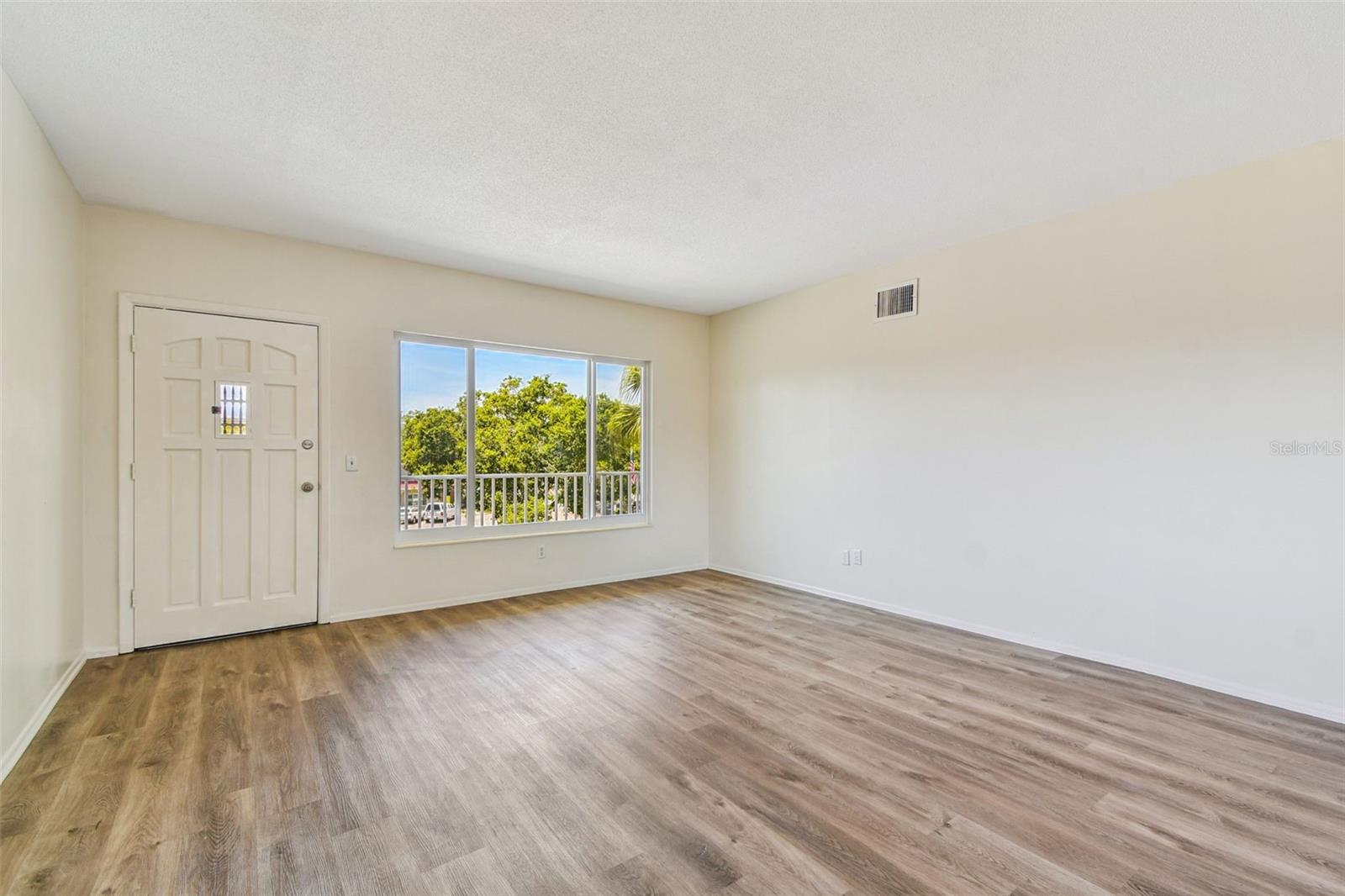 Image 8 of 55 For 2071 Australia Way W 59