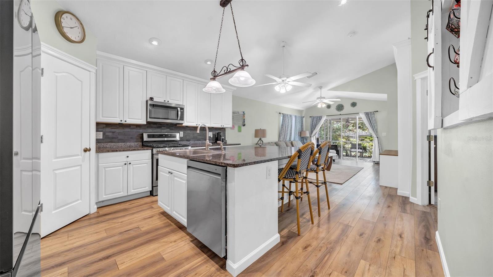 Image 17 of 34 For 5825 Meadowpark Place