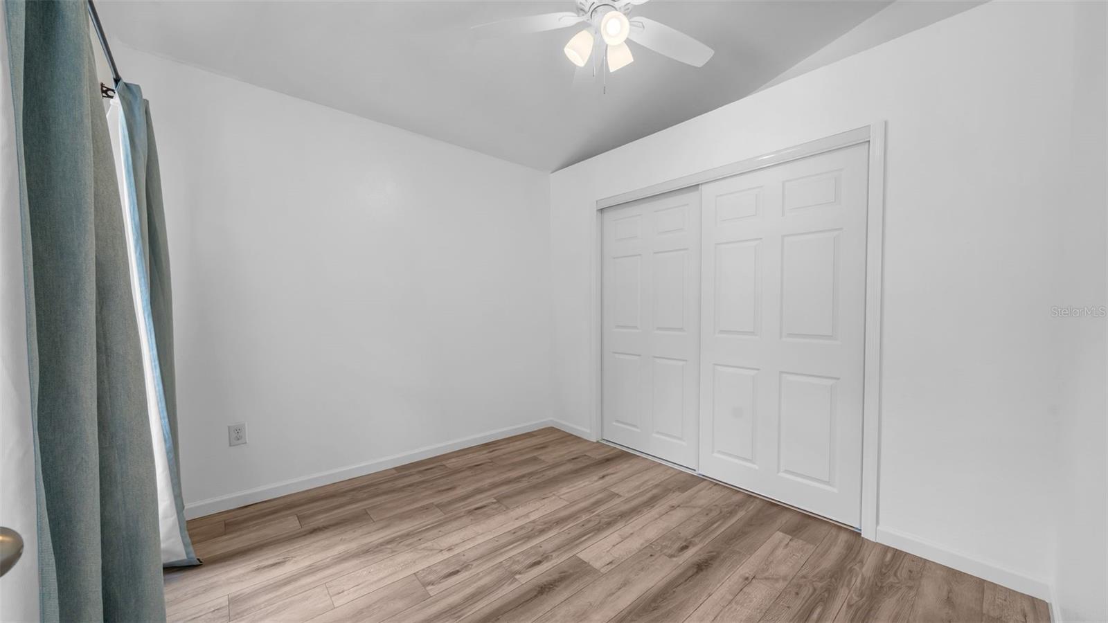 Image 8 of 34 For 5825 Meadowpark Place