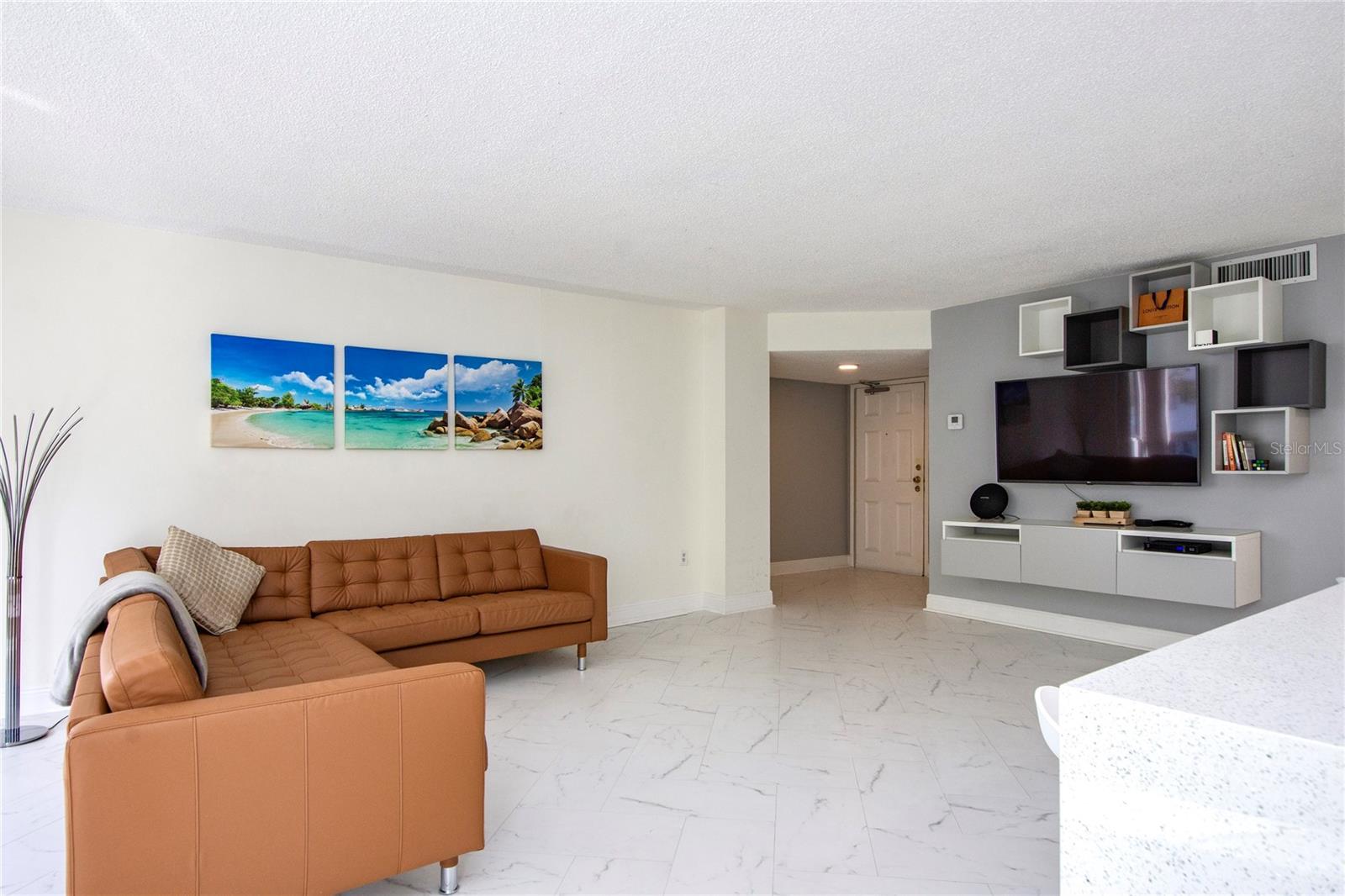 Image 10 of 62 For 660 Island Way #206  206