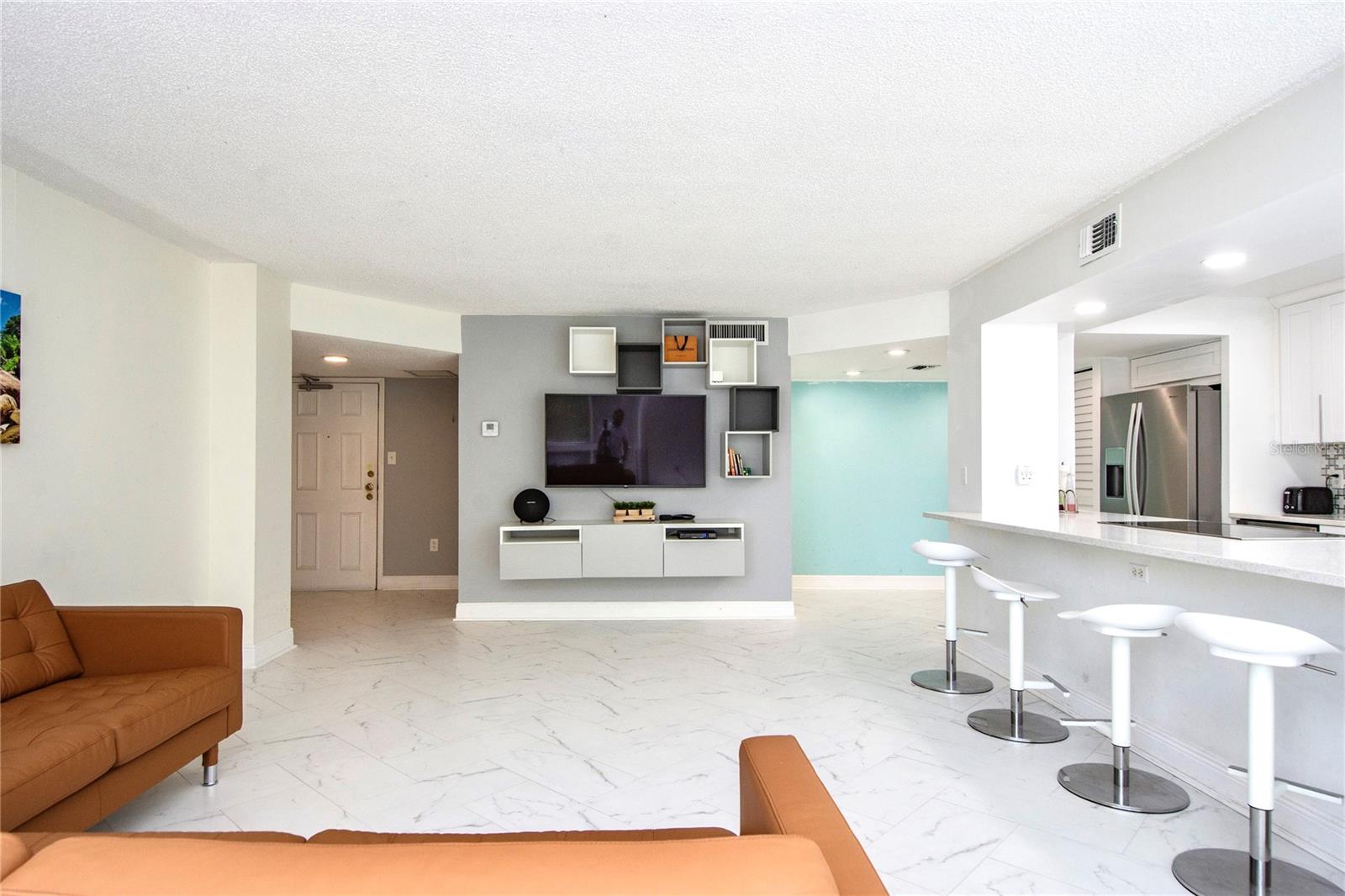 Image 11 of 62 For 660 Island Way #206  206