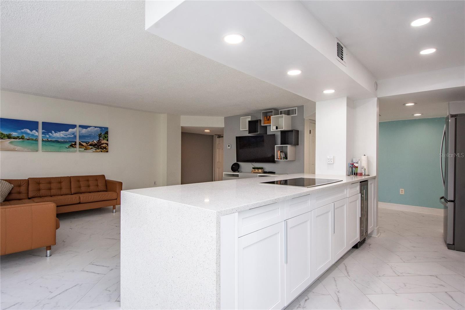 Image 13 of 62 For 660 Island Way #206  206