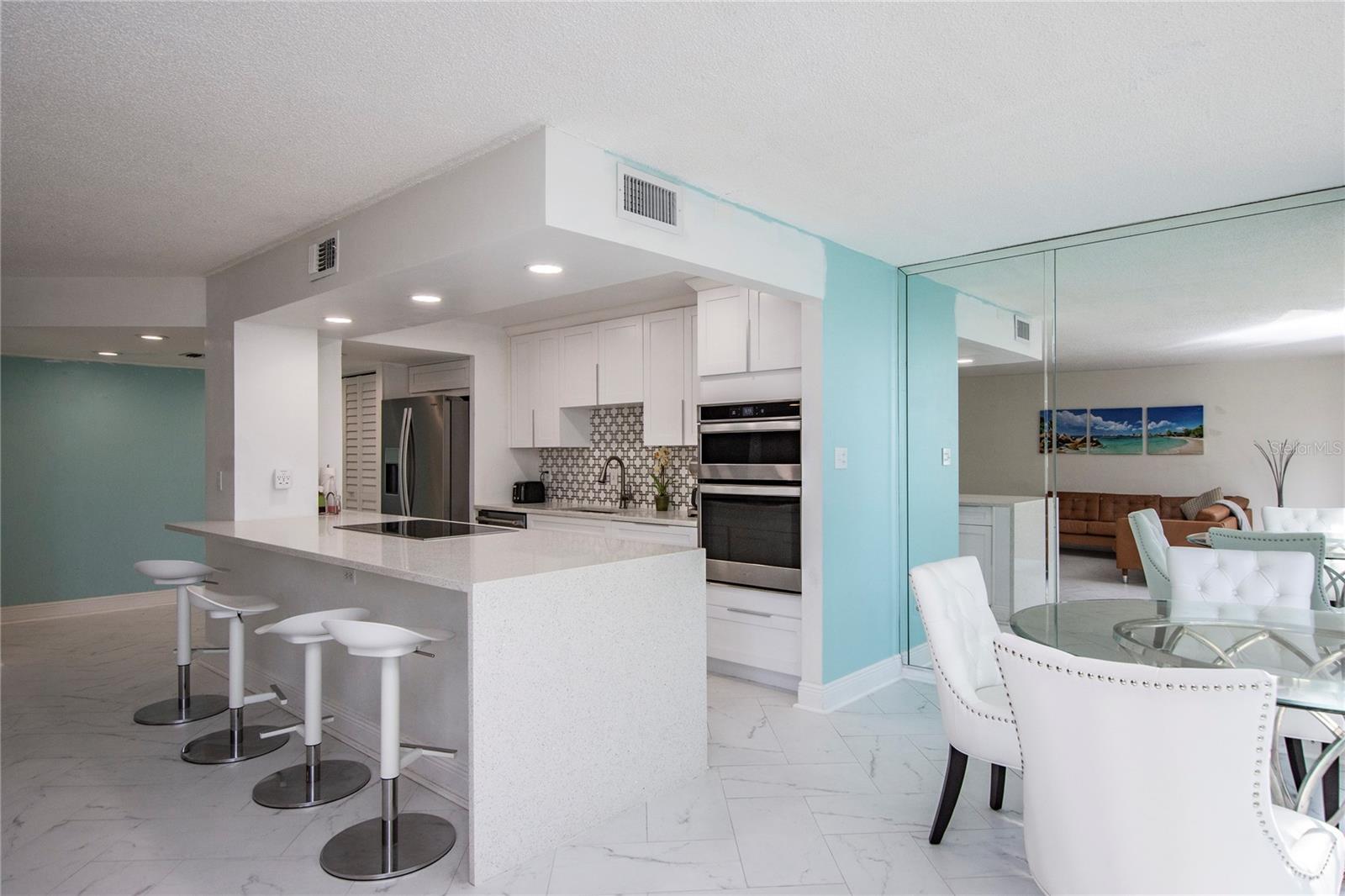 Image 19 of 62 For 660 Island Way #206  206