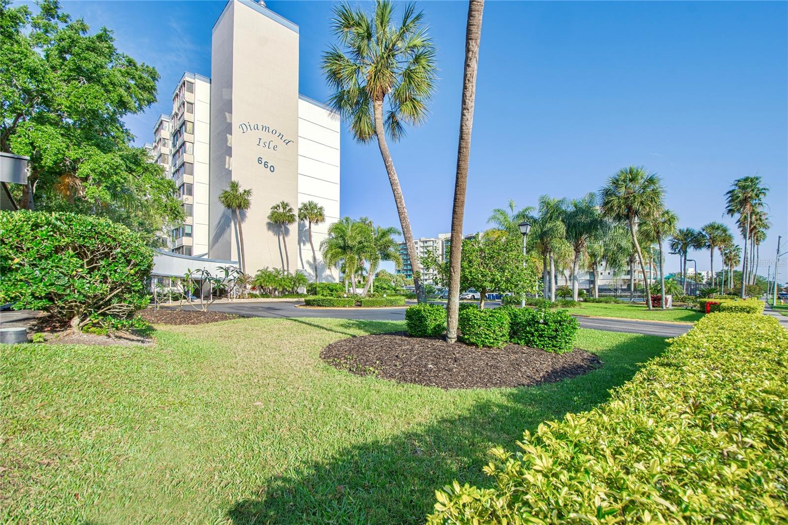 Image 2 of 62 For 660 Island Way #206  206