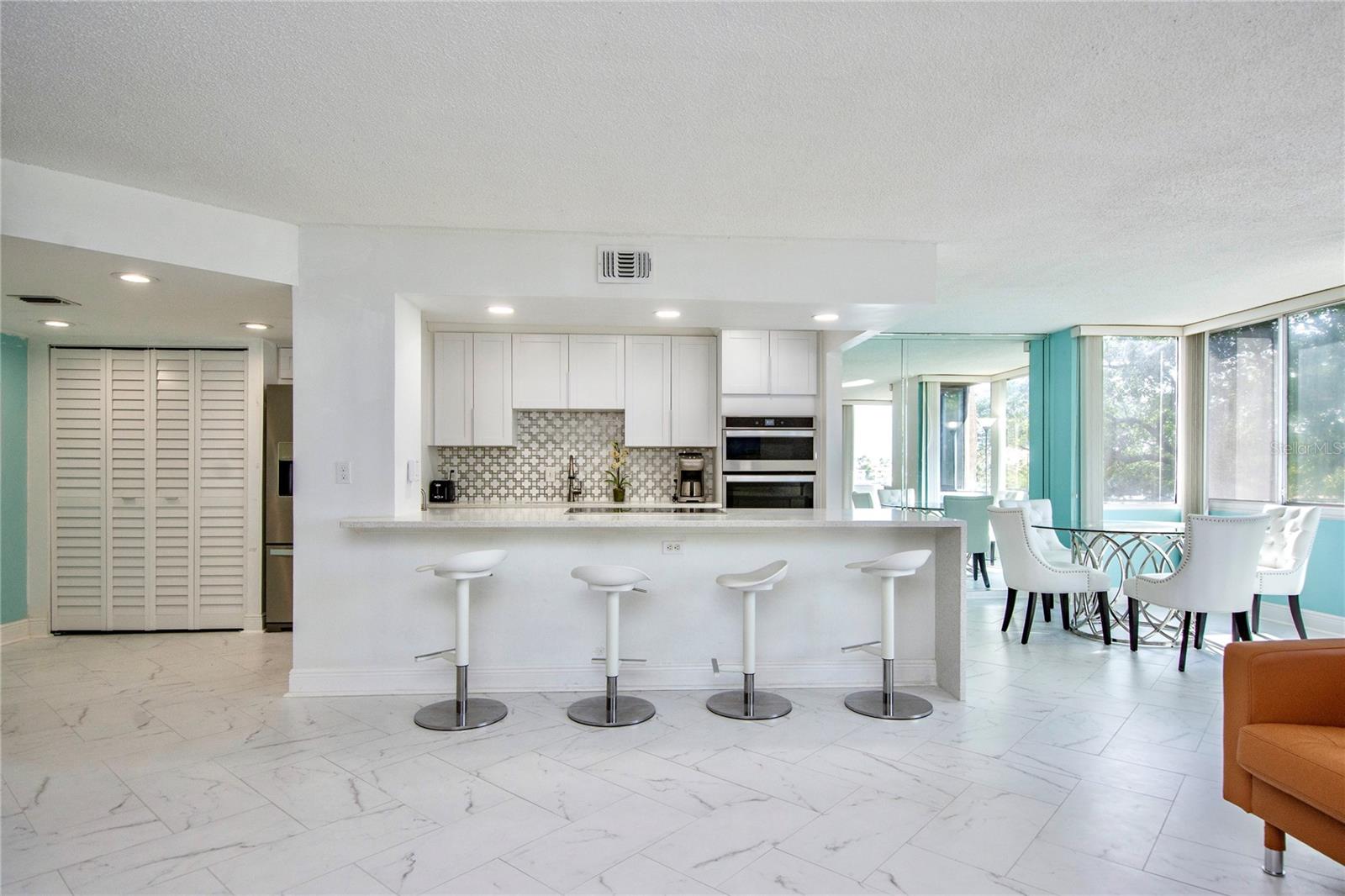 Image 21 of 62 For 660 Island Way #206  206