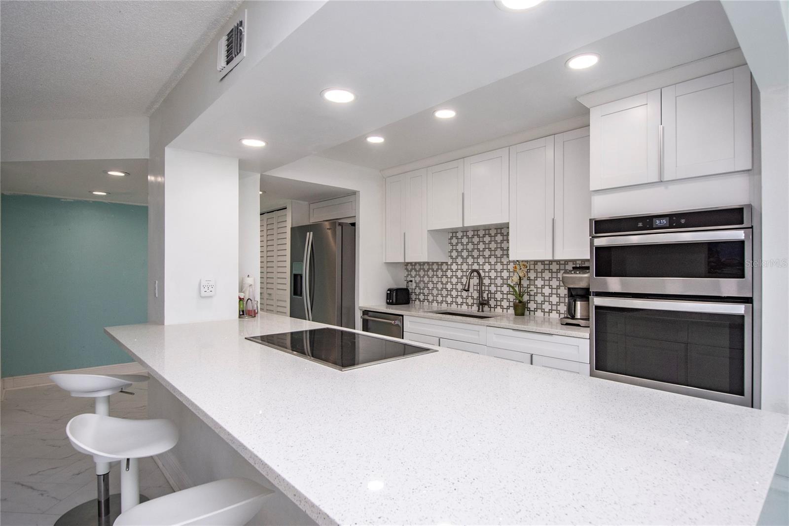 Image 22 of 62 For 660 Island Way #206  206