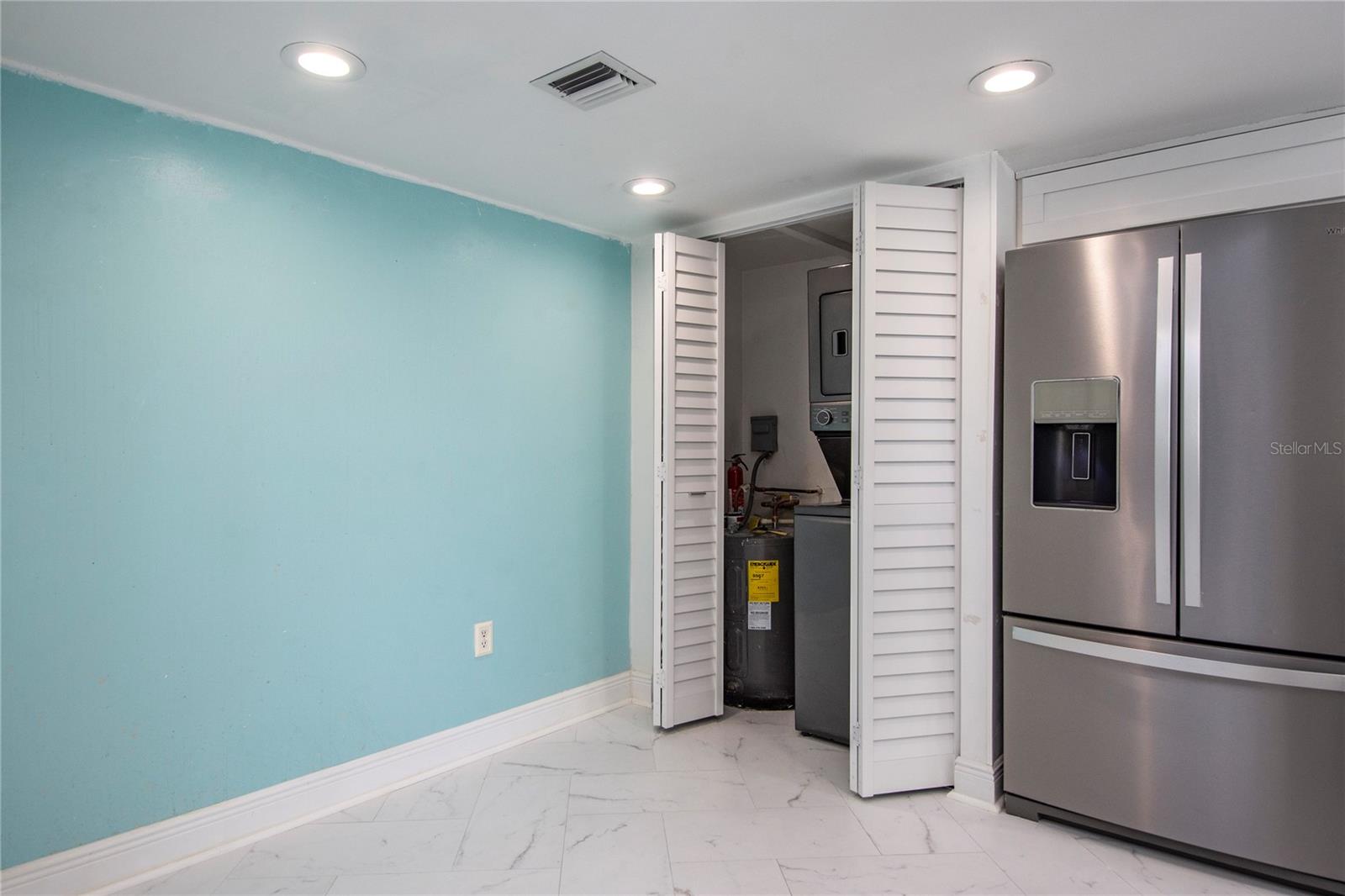 Image 24 of 62 For 660 Island Way #206  206
