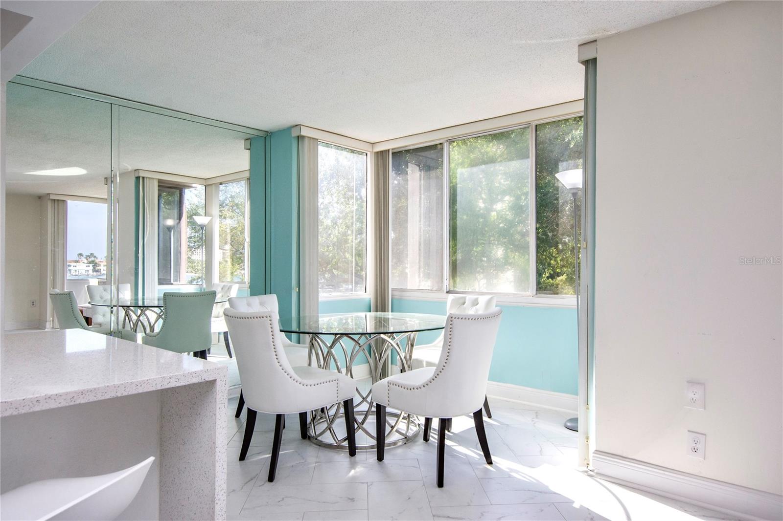 Image 25 of 62 For 660 Island Way #206  206