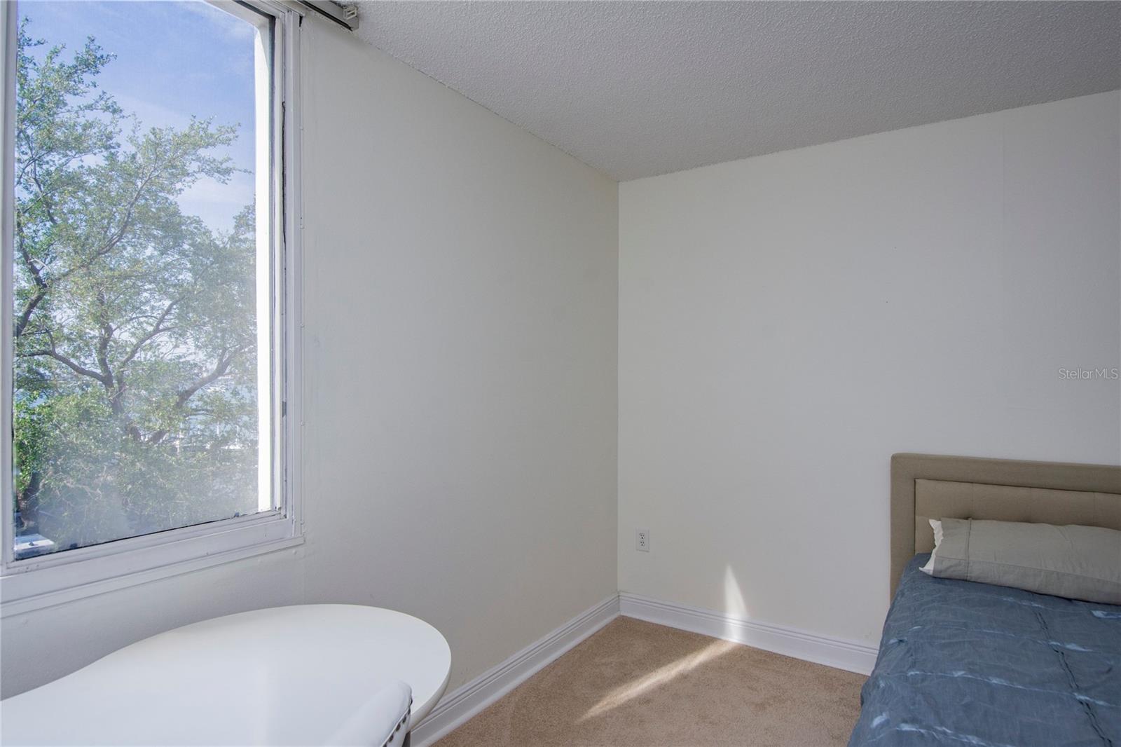 Image 29 of 62 For 660 Island Way #206  206
