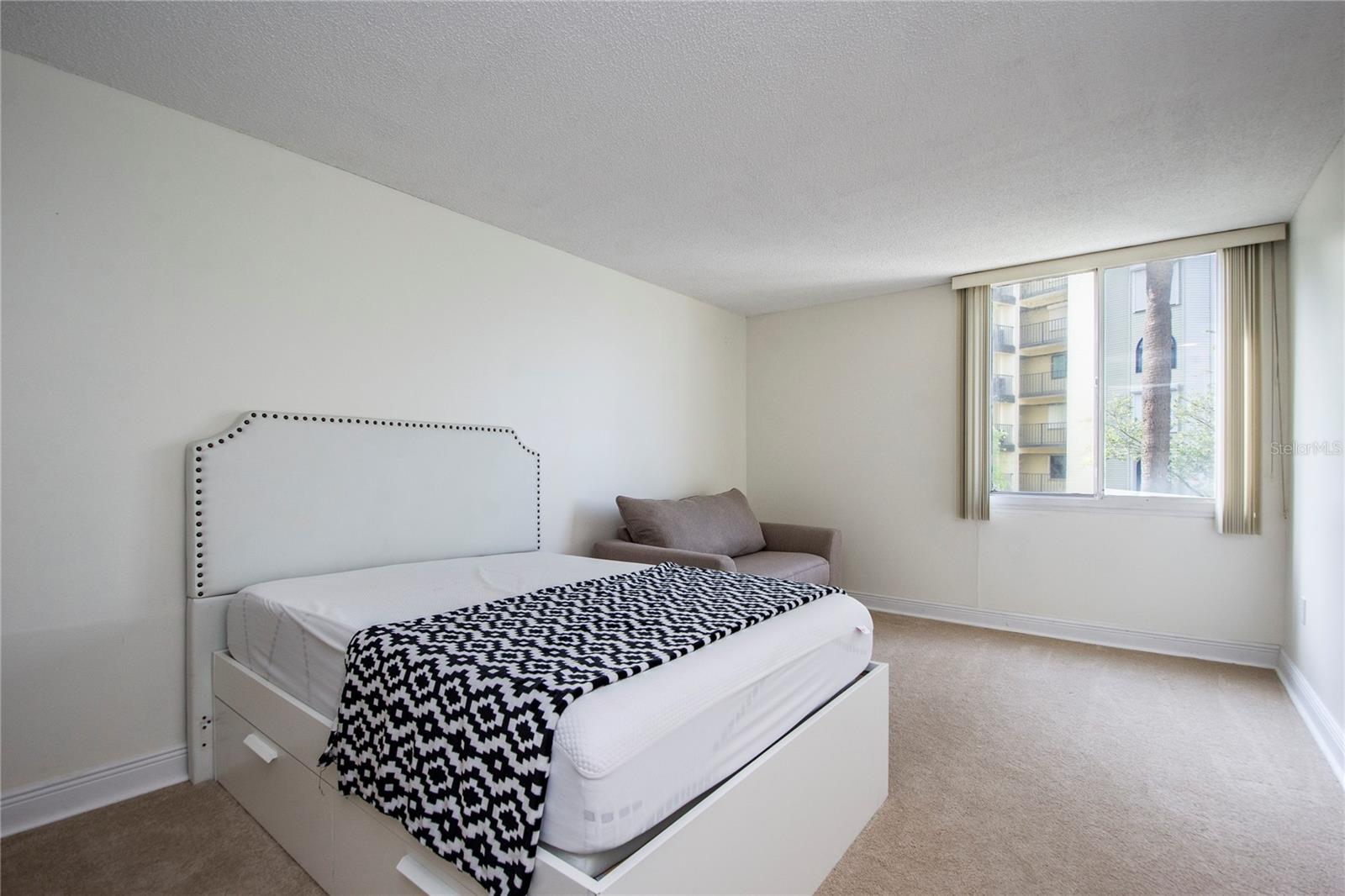 Image 32 of 62 For 660 Island Way #206  206
