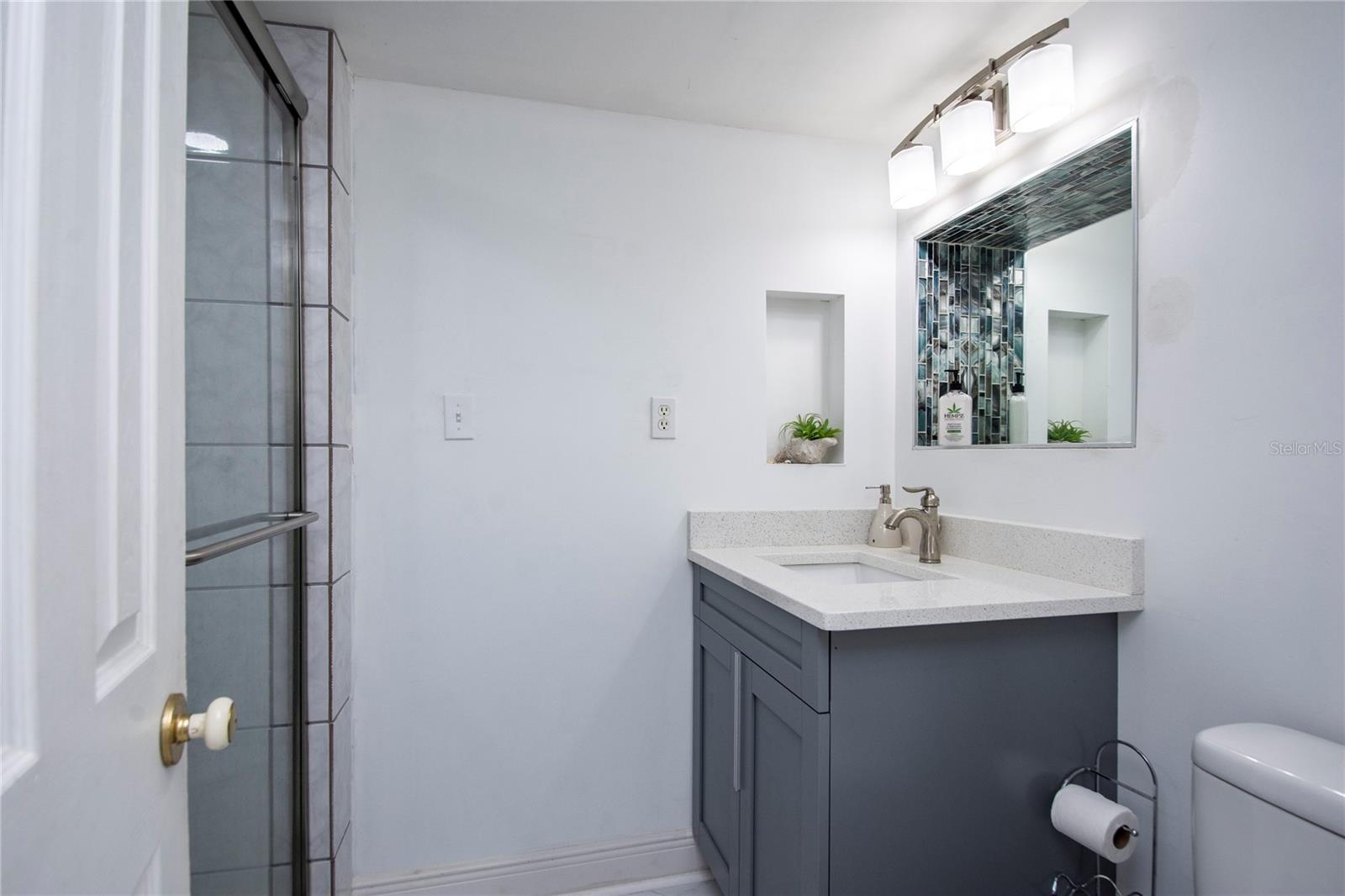Image 35 of 62 For 660 Island Way #206  206