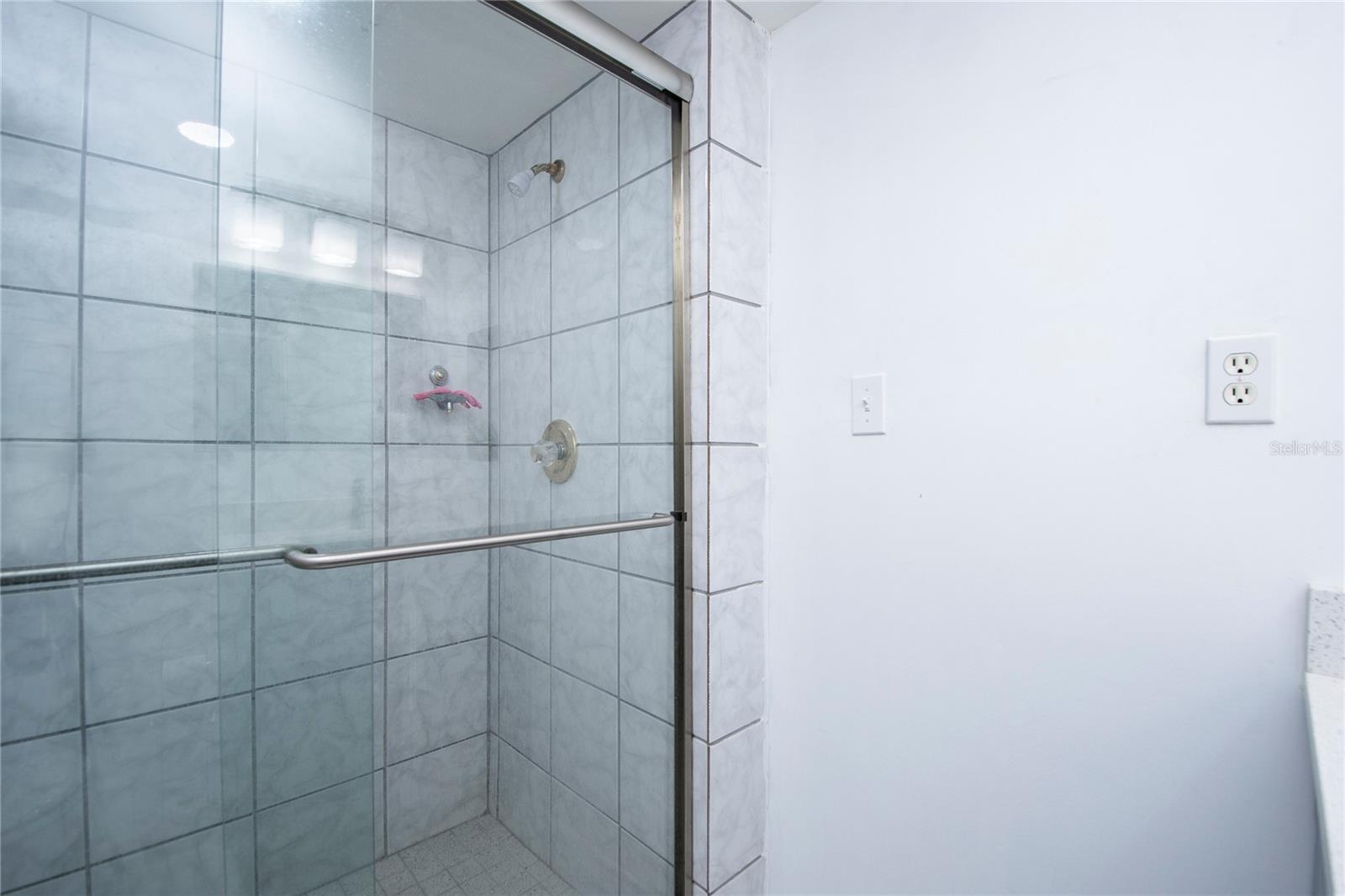 Image 36 of 62 For 660 Island Way #206  206